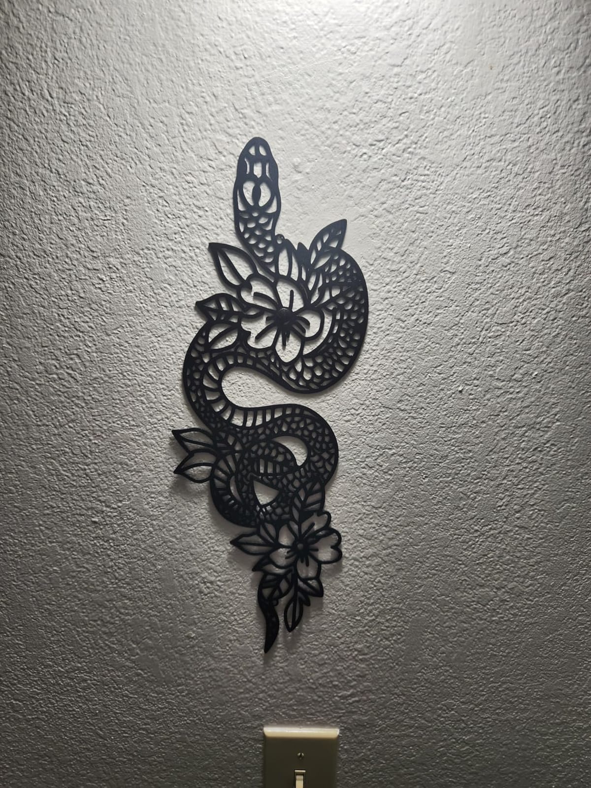 Shimeyao Snake Wall Art Gothic Metal Snake Bedroom Decor Floral Animal Hanging Decor Goth Wall Art Aesthetic Witchy Hanging customer photo 1