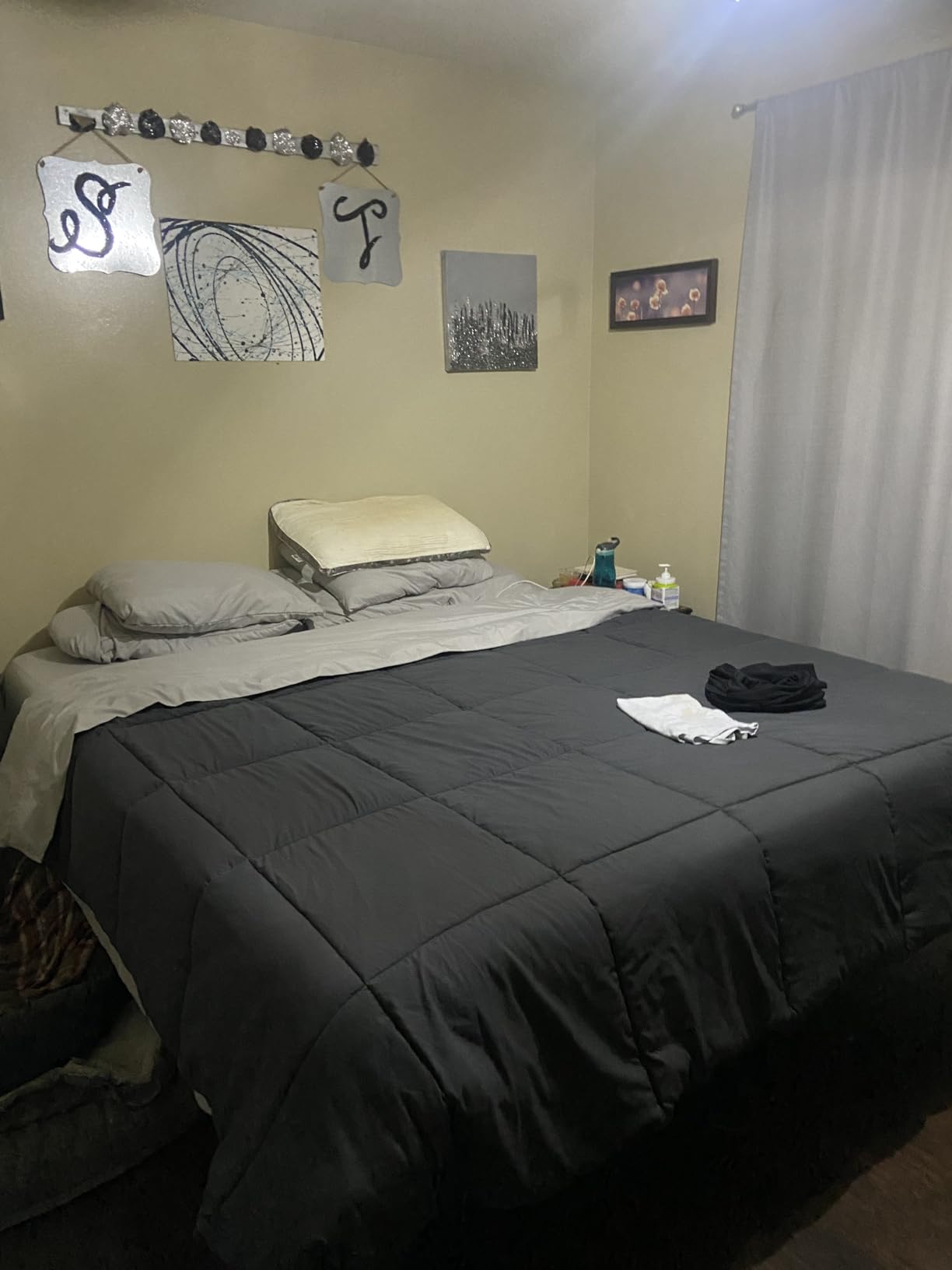 EASELAND Twin XL Down Alternative Comforter, White, 68x92 Inches customer photo 1
