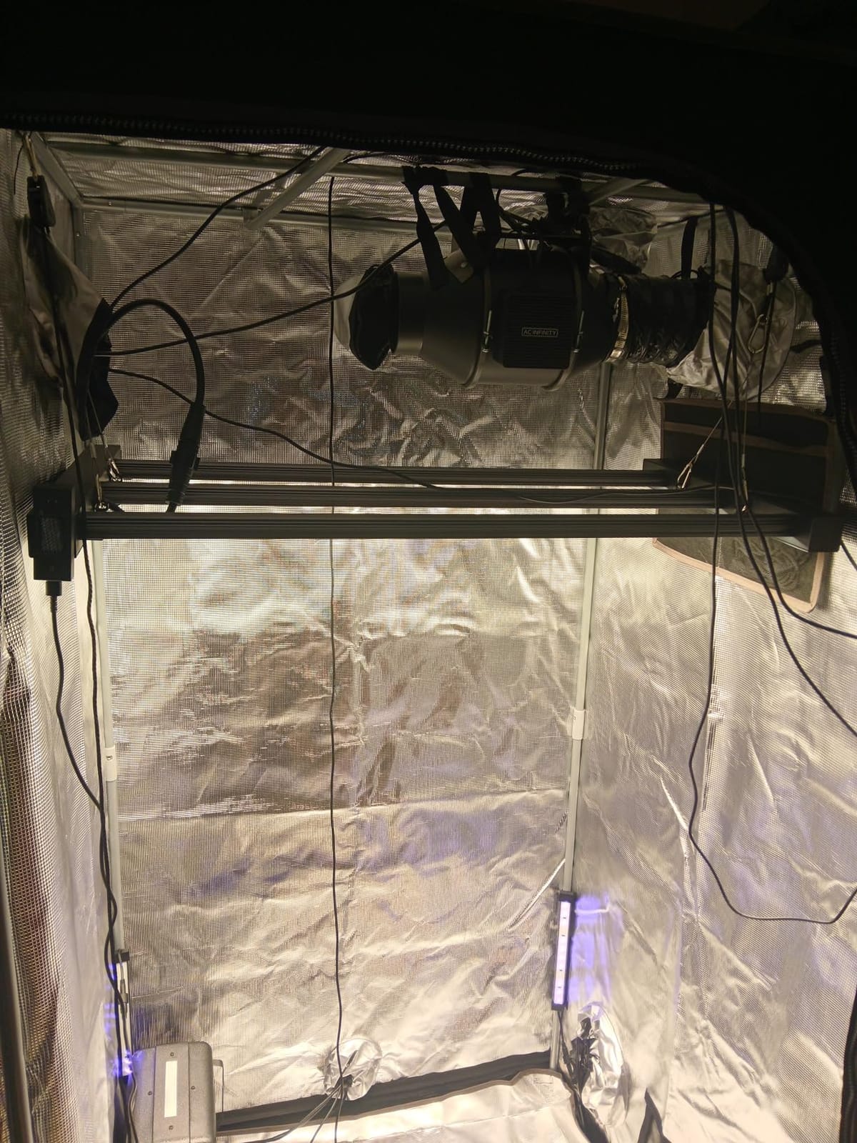 AC Infinity IONFRAME EVO3, 280W Samsung EVO Bar LED Grow Light 2x4 customer photo 1
