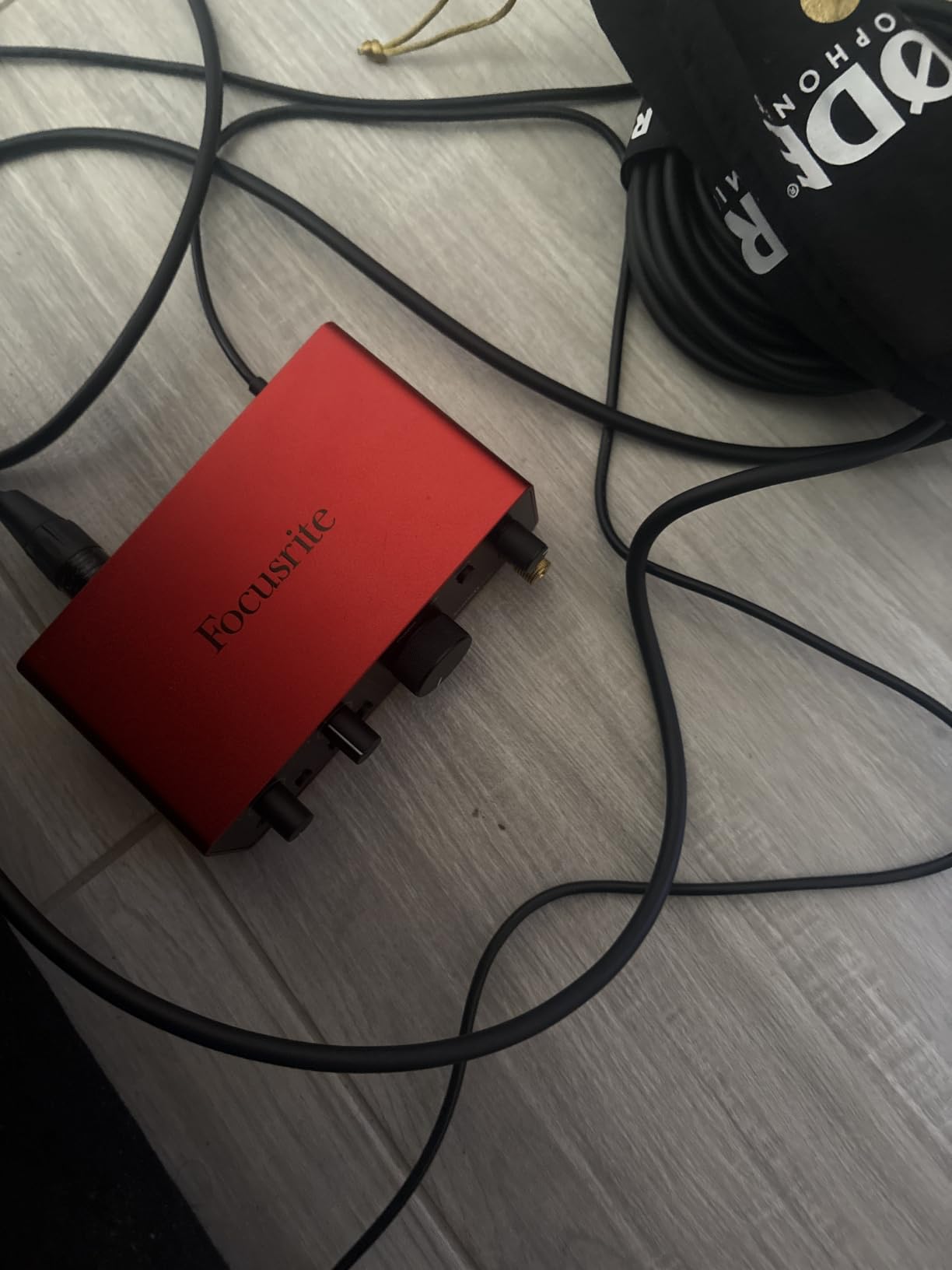 Focusrite Scarlett Solo 4th Gen USB-C Audio Interface, for the Guitarist, Vocalist, or Producer - High-Fidelity, Studio Quality Recording, and All the Software You Need to Record | 1 XLR Mic Preamp, 1 Hi-Z Instrument Input, 24-Bit/192kHz, 120dB Dynamic Range, Air Modes, PC/Mac/iPad Compatible customer photo 1