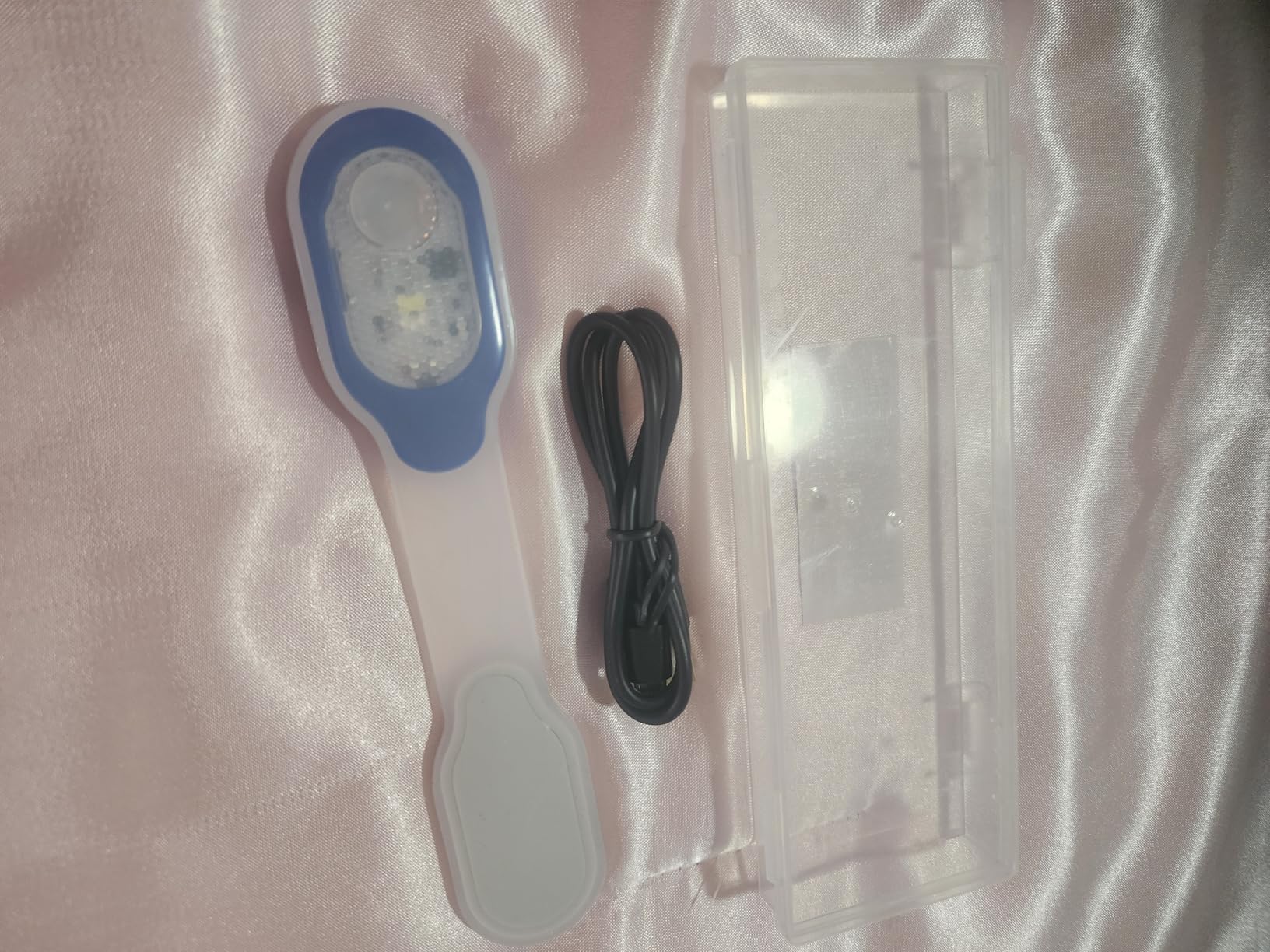Rechargeable Nurse Light Clip On for Night Shift, Bright Hand-Free Nursing Work Flashlight, Lightweight Nurse Scrub Light for Badge, Emergency Clip-on Flashlight for Travel, Walk, Run (Blue) customer photo 1