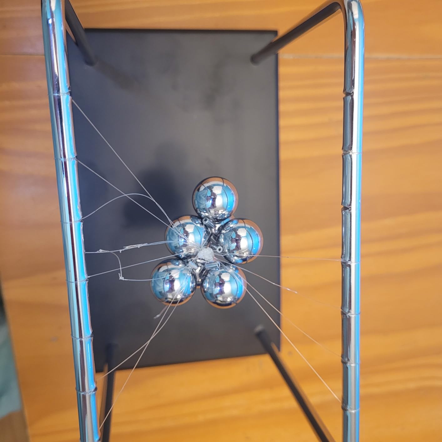 QLKUNLA Newtons Cradle Balance Balls Science Physics Gadget Desktop Decoration Kinetic Motion Toy for Home and Office(7 Beads) (7 Beads) customer photo 1