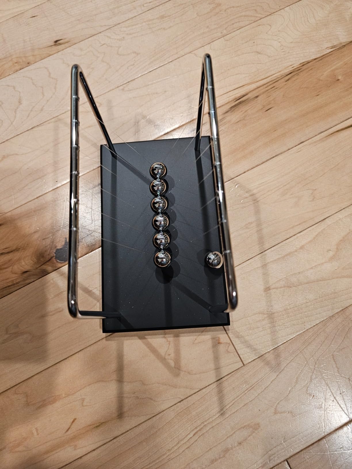 QLKUNLA Newtons Cradle Balance Balls Science Physics Gadget Desktop Decoration Kinetic Motion Toy for Home and Office(7 Beads) (7 Beads) customer photo 2