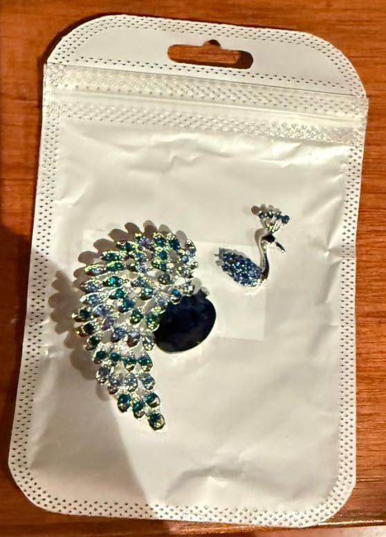 1Pcs Vintage Blue Crystal Peacock Brooch Pin for Women,Elegant Peacock Bird Animal Brooch Lapel Pins Accessory Jewelry Gifts customer photo 2