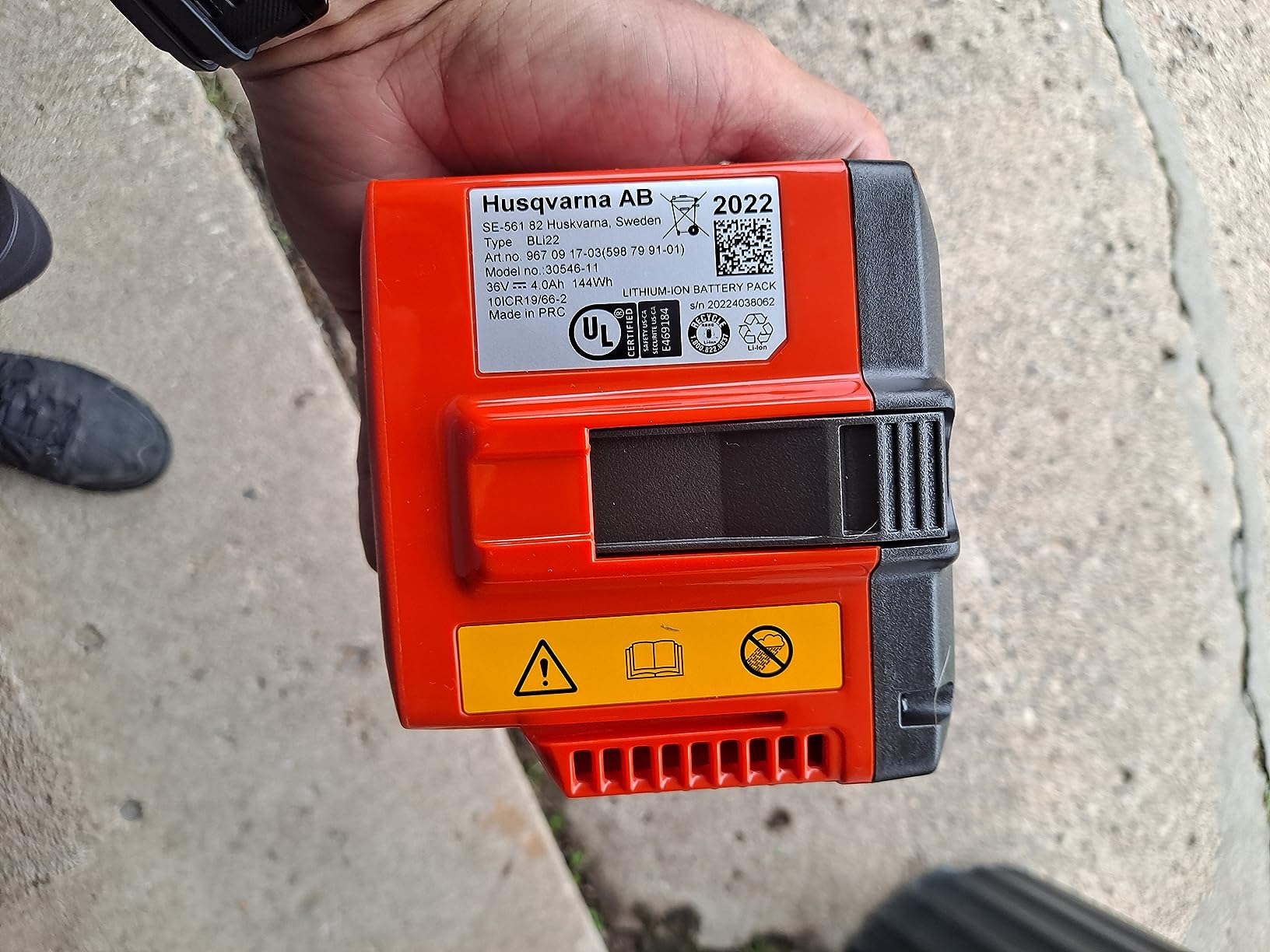 Husqvarna WeedEater 320iL Weed Eater, 16-Inch, with 4 Ah Battery & Charger customer photo 2