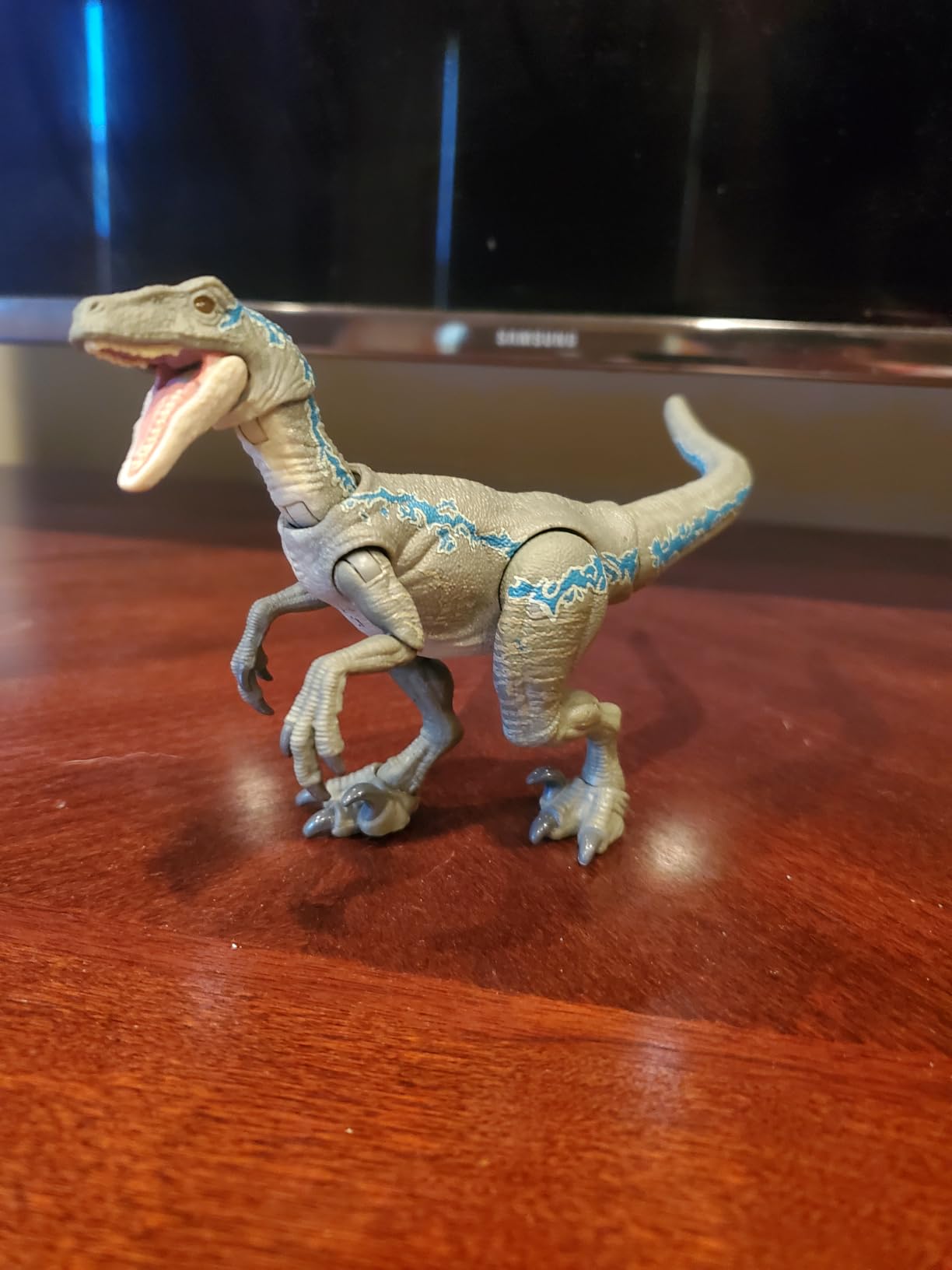 Mattel Jurassic World Hammond Collection Dinosaur Action Figure, Velociraptor 'Blue' Dino Toy with Articulation customer photo 1