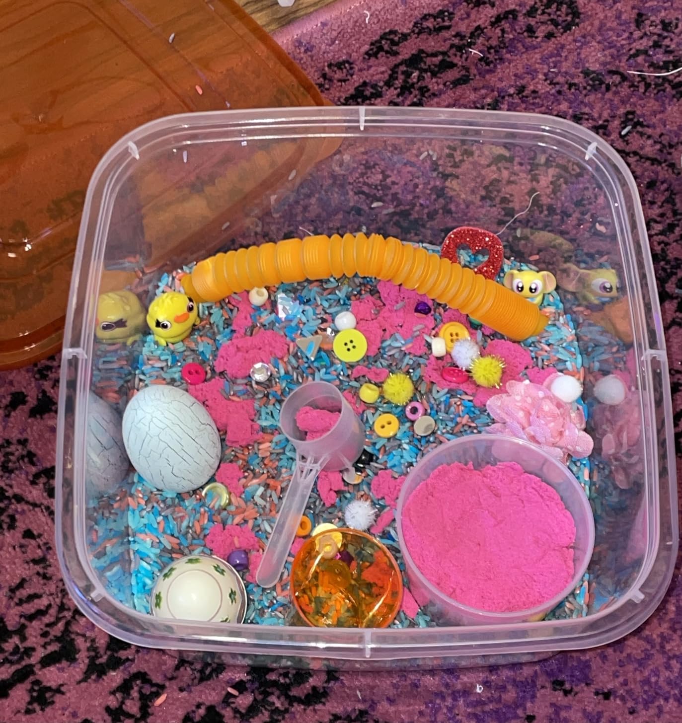 Kinetic Sand, Castle Case with 1lb Teal Play Sand & Storage Container, Sensory Toys, Holiday Gifts & Stocking Stuffers for Kids Ages 3 and up customer photo 1
