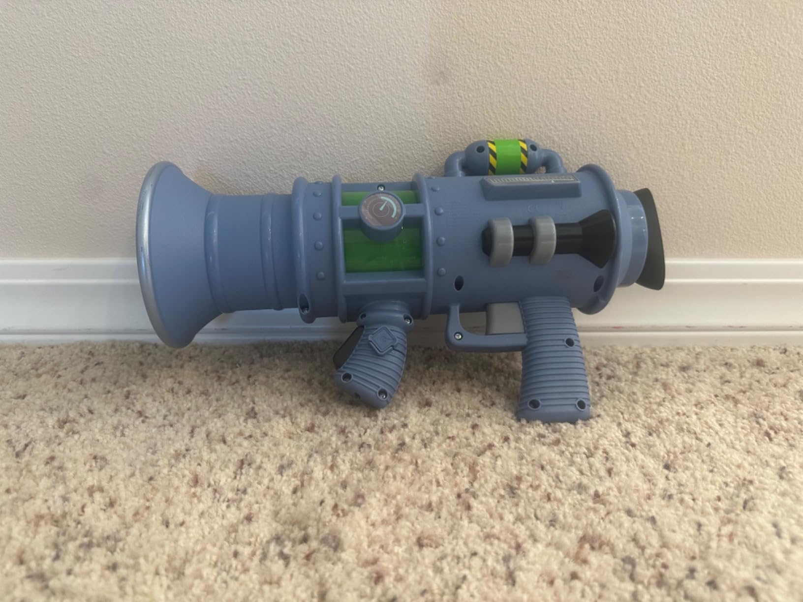 Minions Despicable Me 4 Ultimate Fart Blaster Toy - Shoots Real Fog Rings | 15 Hilarious Sound Effects | Lights Up & Banana Scents | Includes 2 Scent Formulas | Great Gag Gift for Kids Ages 4+ customer photo 1