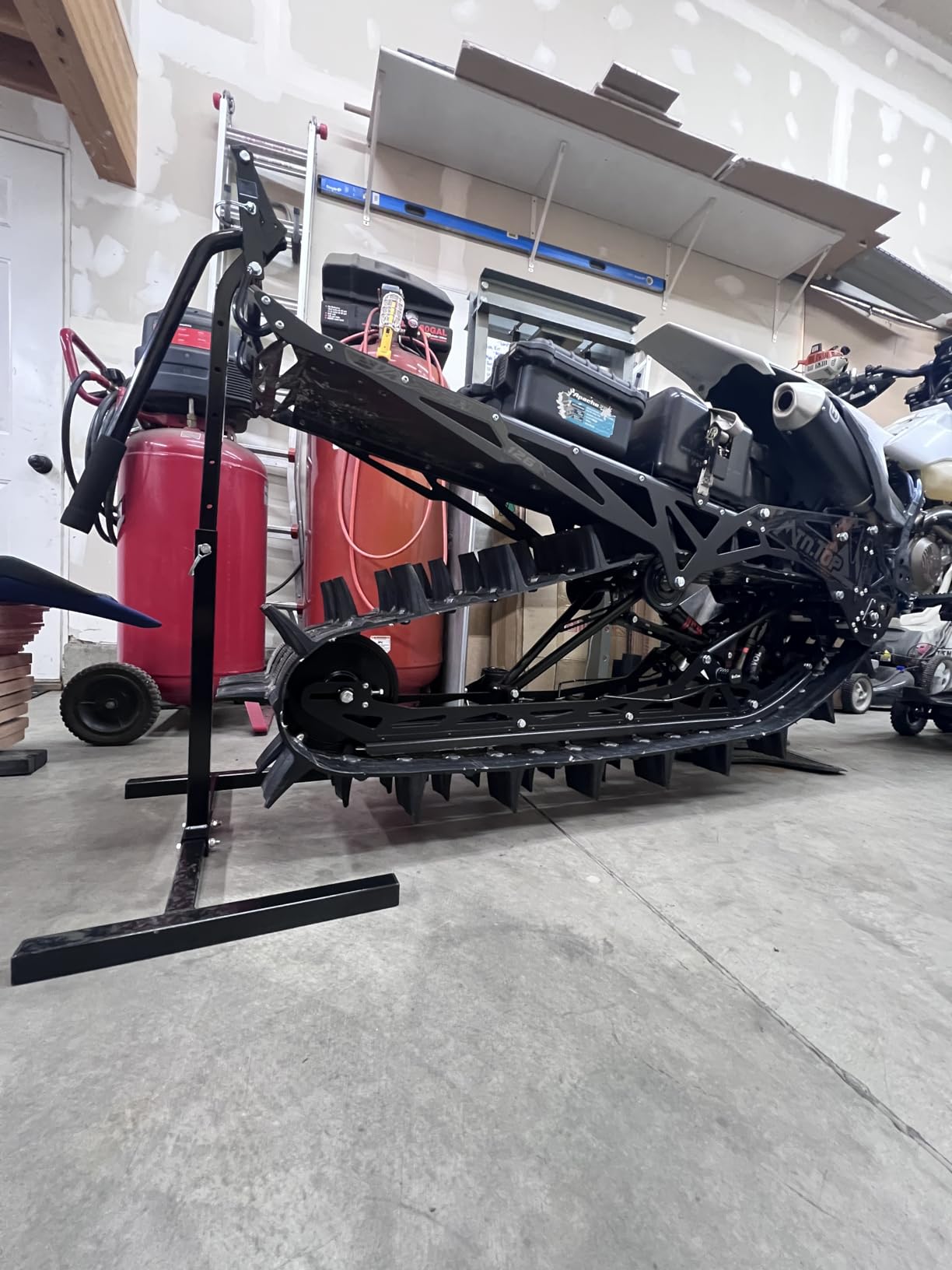 PVNIEFC Snowmobile Lever Lift Stand with Handlebar Cup, Max 32