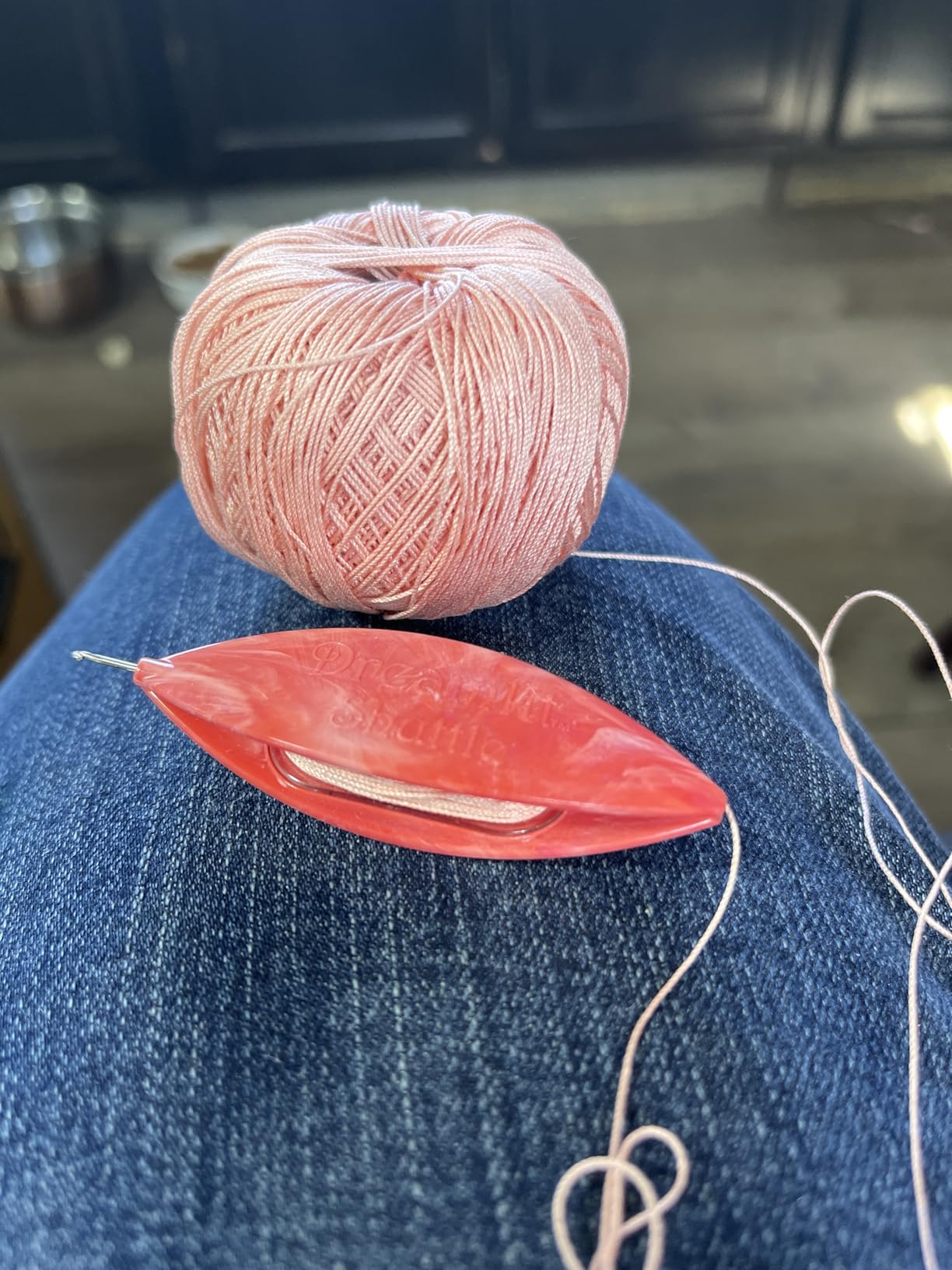 Handy Hands Dreamlit Swirlz Shuttle with 2 bobbins and 1 Holder - SHH4806, Pink Taffy customer photo 1
