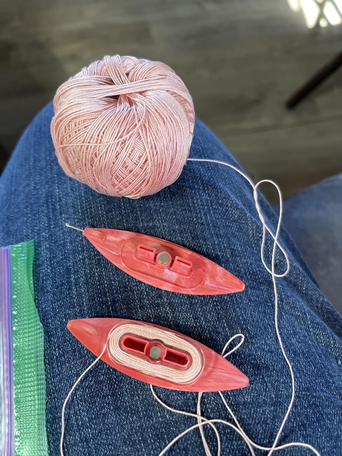 Handy Hands Dreamlit Swirlz Shuttle with 2 bobbins and 1 Holder - SHH4806, Pink Taffy customer photo 2