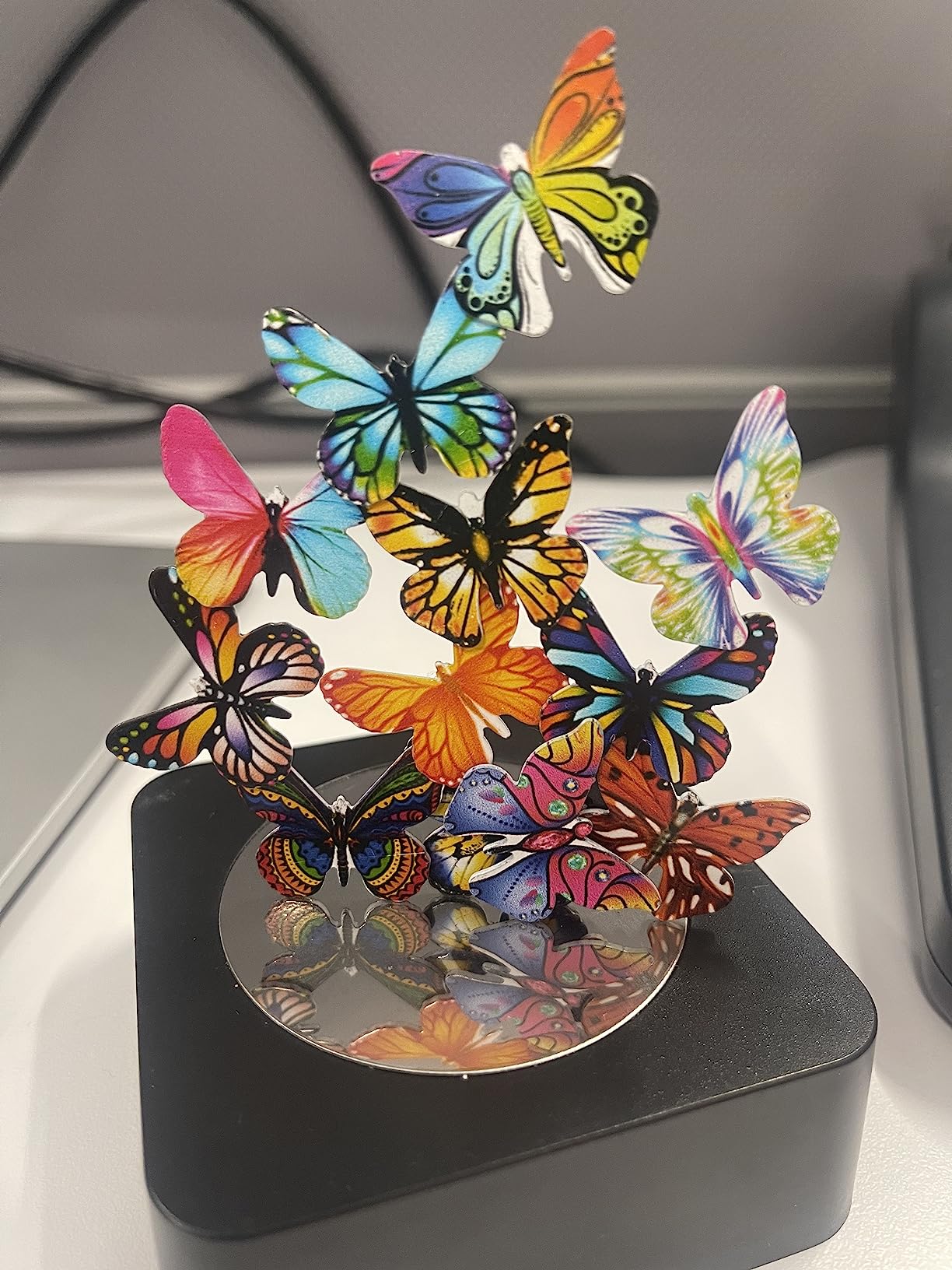 Desk Toys for Office for Adults Desktop Magnetic Butterflies Sculpture Desk Decorations for Women Office (Circular Base) customer photo 1
