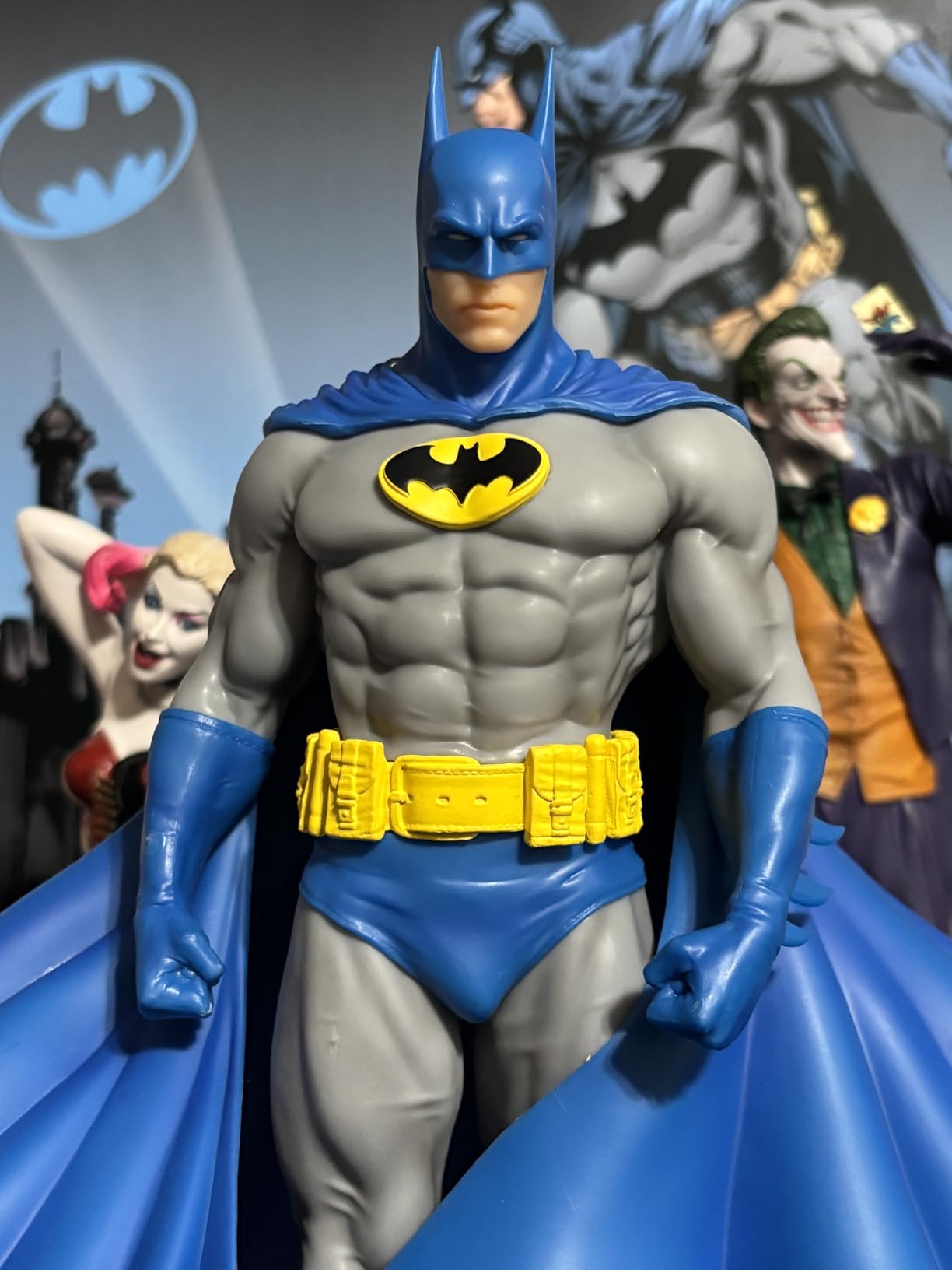 DC Heroes: Batman (Classic Version) Previews Exclusive 1:8 Scale Statue customer photo 2