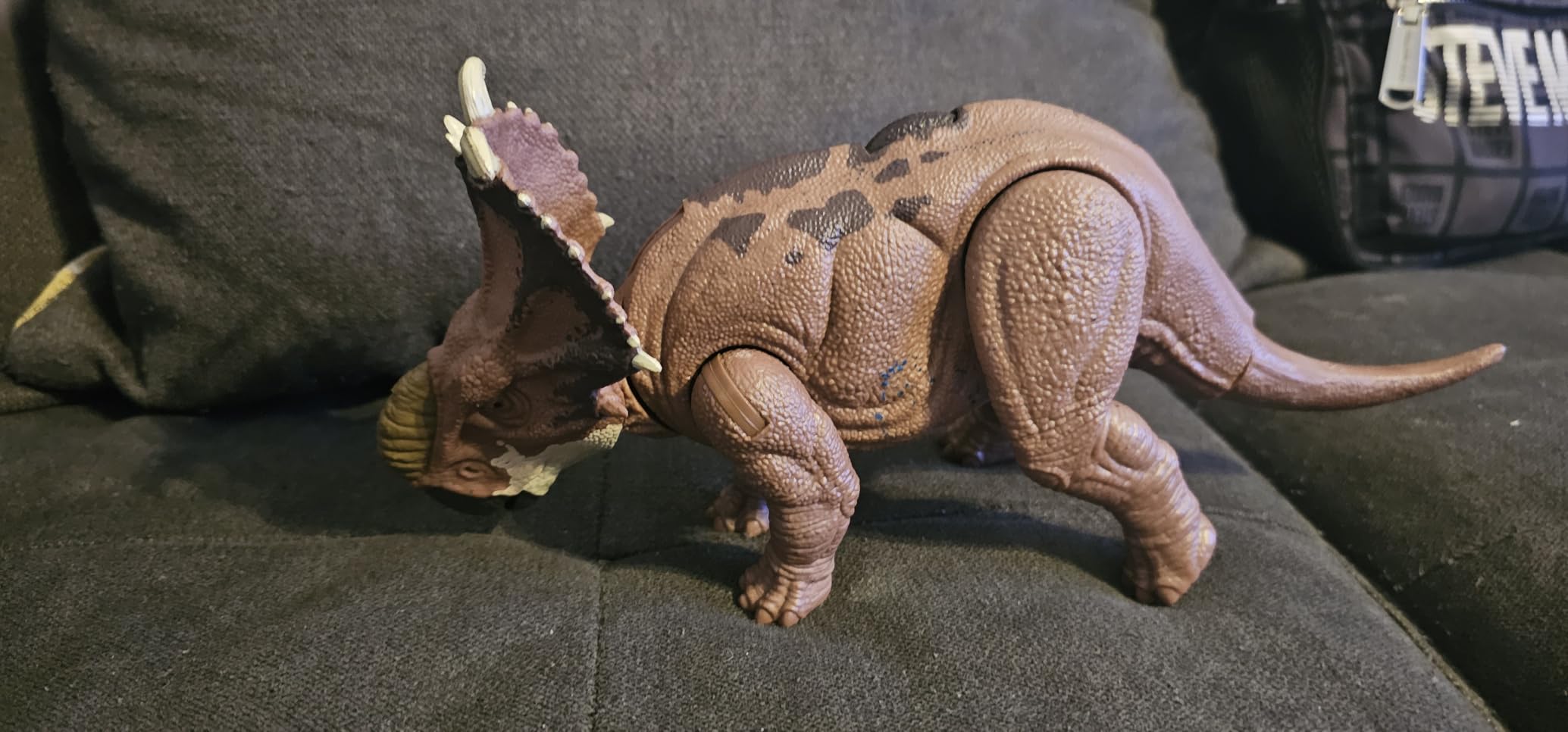 Mattel Jurassic World Wild Roar Dinosaur Action Figure, Parasaurolophus with Glowing Spine Reveal Lights & Sound, Posable Toy with Digital Play customer photo 1