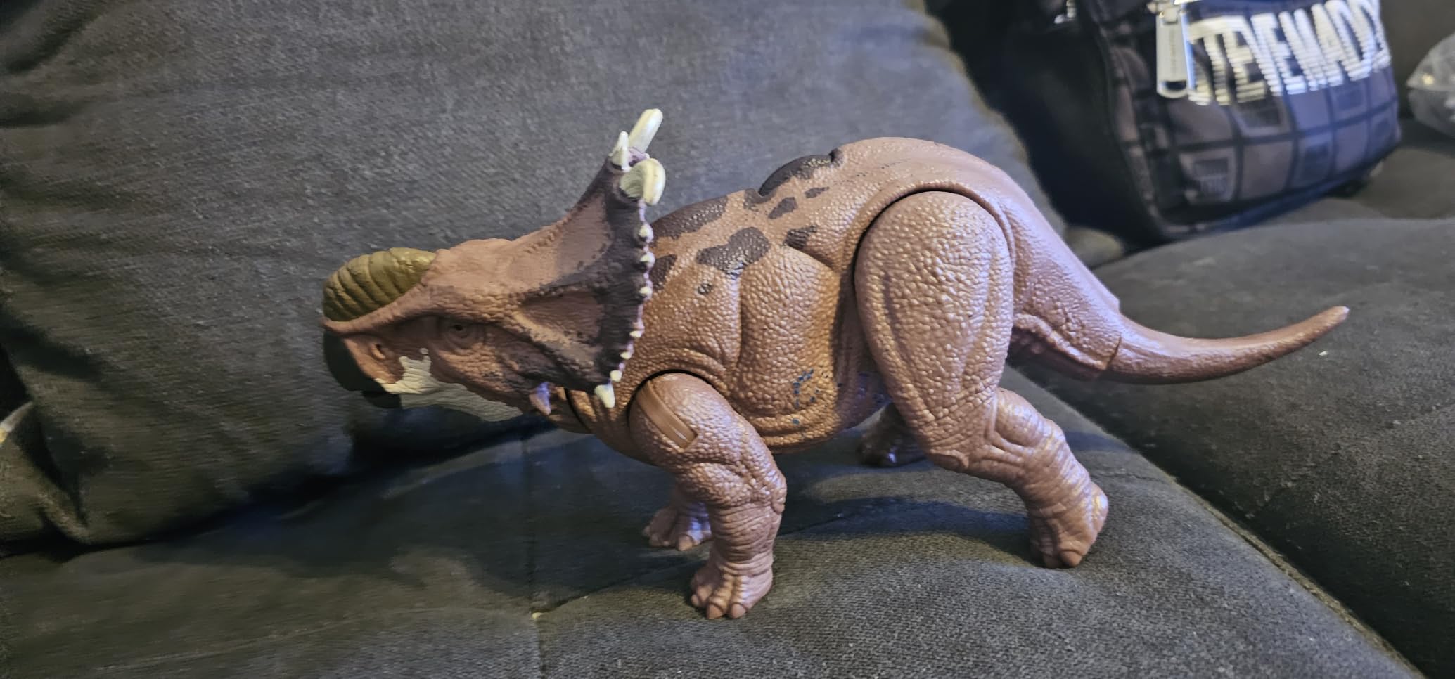 Mattel Jurassic World Wild Roar Dinosaur Action Figure, Parasaurolophus with Glowing Spine Reveal Lights & Sound, Posable Toy with Digital Play customer photo 2