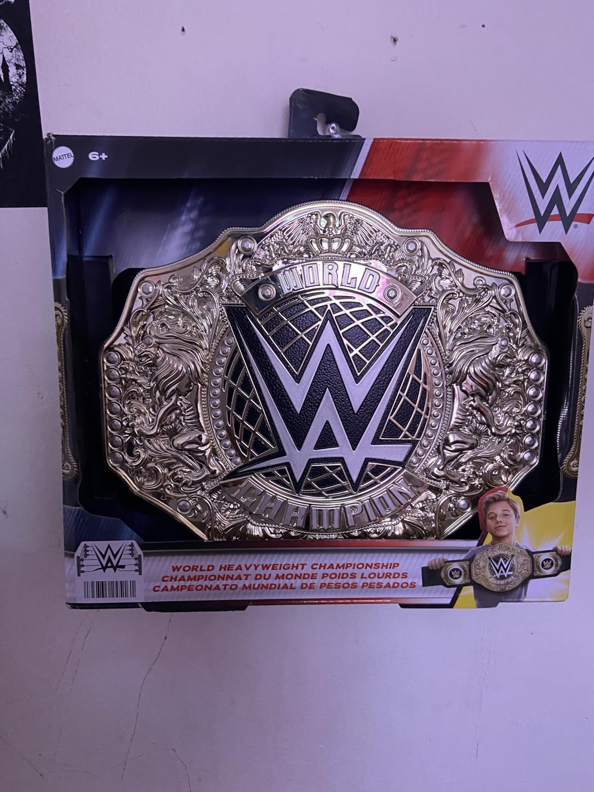Mattel WWE Championship Title, Undisputed WWE Universal Championship Role-Play & Costume Accessory, Wearable Leather-like Belt 3+ Feet customer photo 1