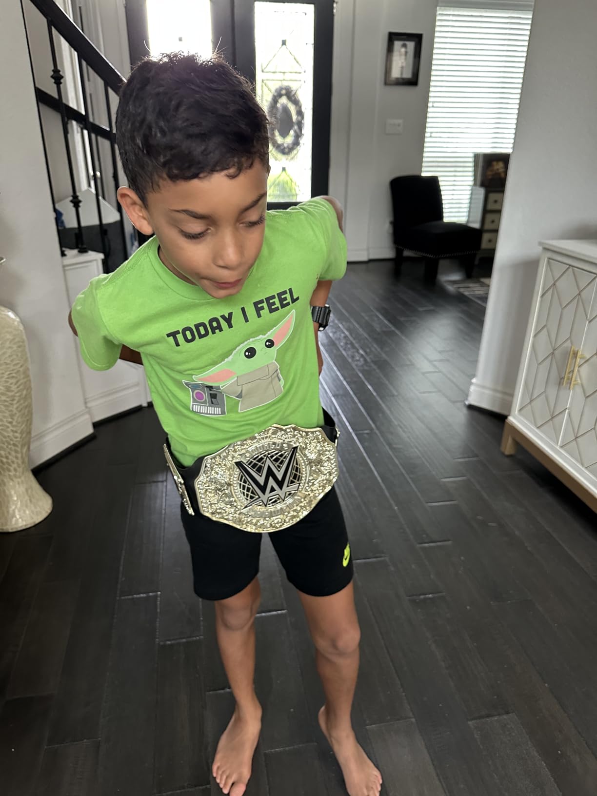 Mattel WWE Championship Title, Undisputed WWE Universal Championship Role-Play & Costume Accessory, Wearable Leather-like Belt 3+ Feet customer photo 2