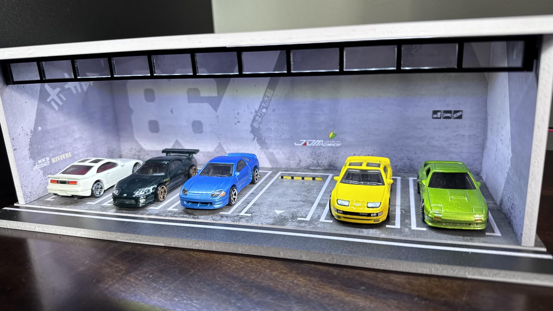 Bivitre 1/64 Diorama Display Case with LED Lights for 1/64 Scale Model Car customer photo 2
