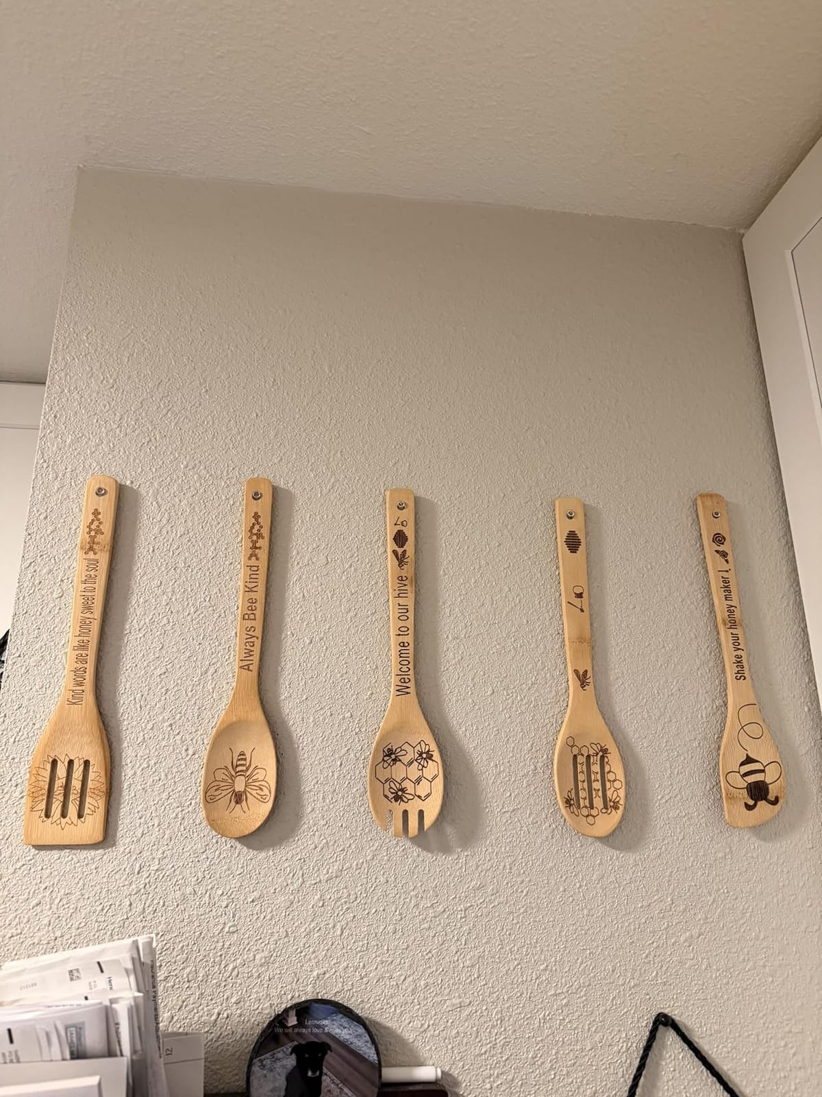 Bencailor 13 Pcs Bee Kitchen Decor Accessories Kitchen Apron Dish Towels Oven Mitts and Pot Holders Cute Wooden Spoons for Bee Festival Farmhouse Home Decoration Housewarming Gifts customer photo 2