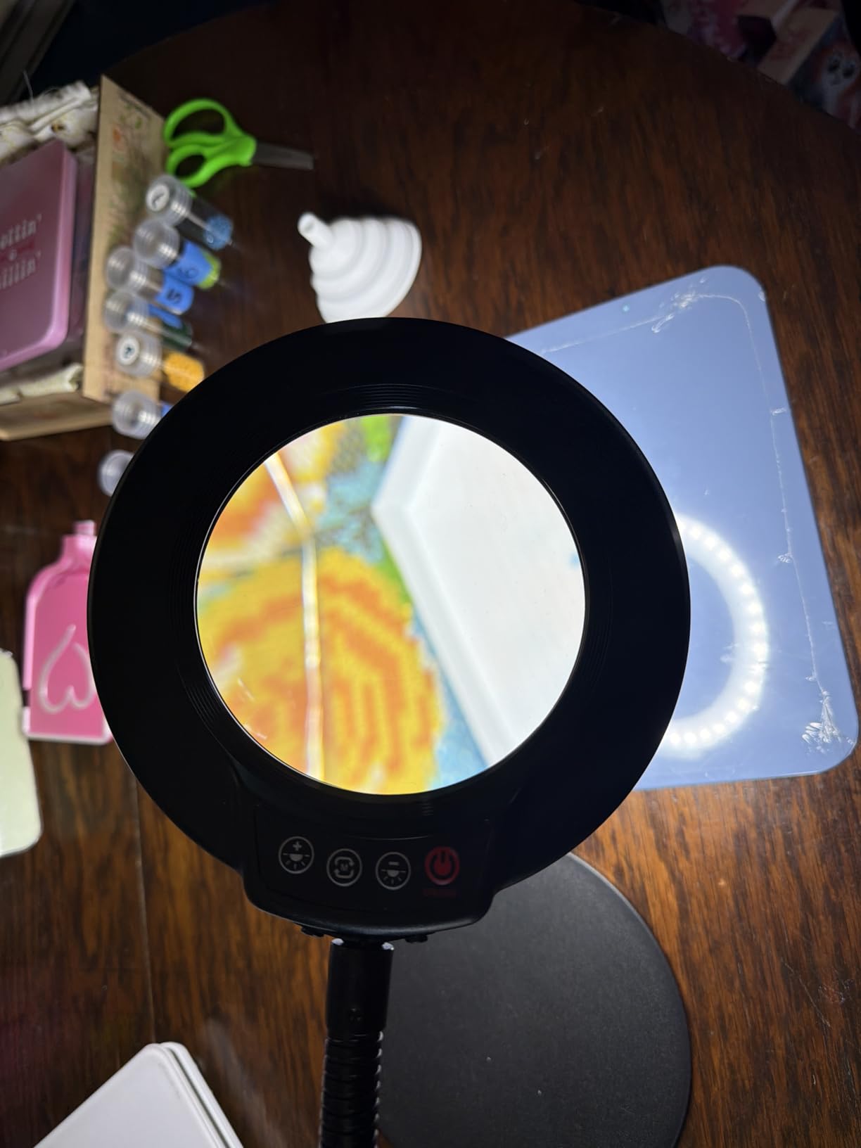 10X Magnifying Glass with Light and Stand, 5 Color Modes Stepless Dimmable LED Lighted Desk Lamp, Hands Free Magnifier with Flexible Goose-Neck for Craft Hobby Painting Sewing Close Work customer photo 1