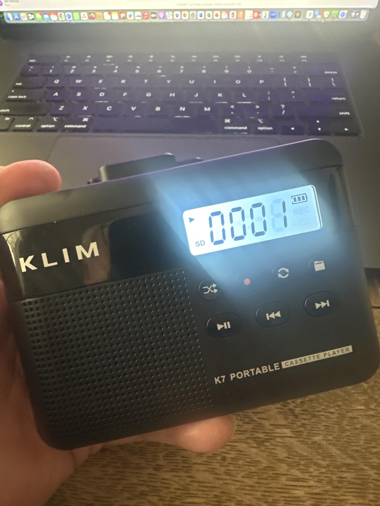KLIM K7 Cassette Tape Player - Cassette to MP3 Converter - Portable - Built-in Microphone & Speaker - Rechargeable Battery - Earphones - 16GB SD Card - Black customer photo 1