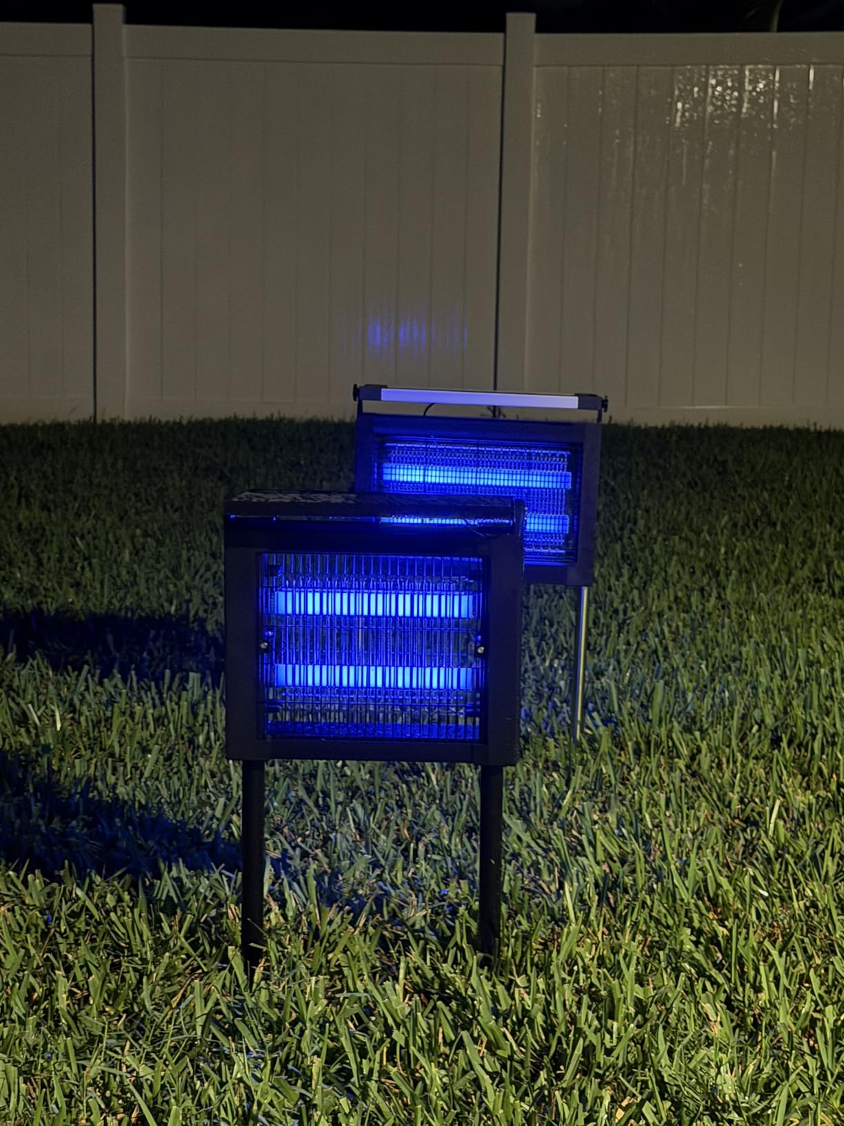 Solar Bug Zapper Outdoor, 4500V Mosquito Zapper Waterproof with Panel Sensor Electric Fly Zapper Rechargeable Mosquito Killer with 10FT Extension Cord, Fly Trap Ideal for Patio, Backyard, Camping customer photo 2
