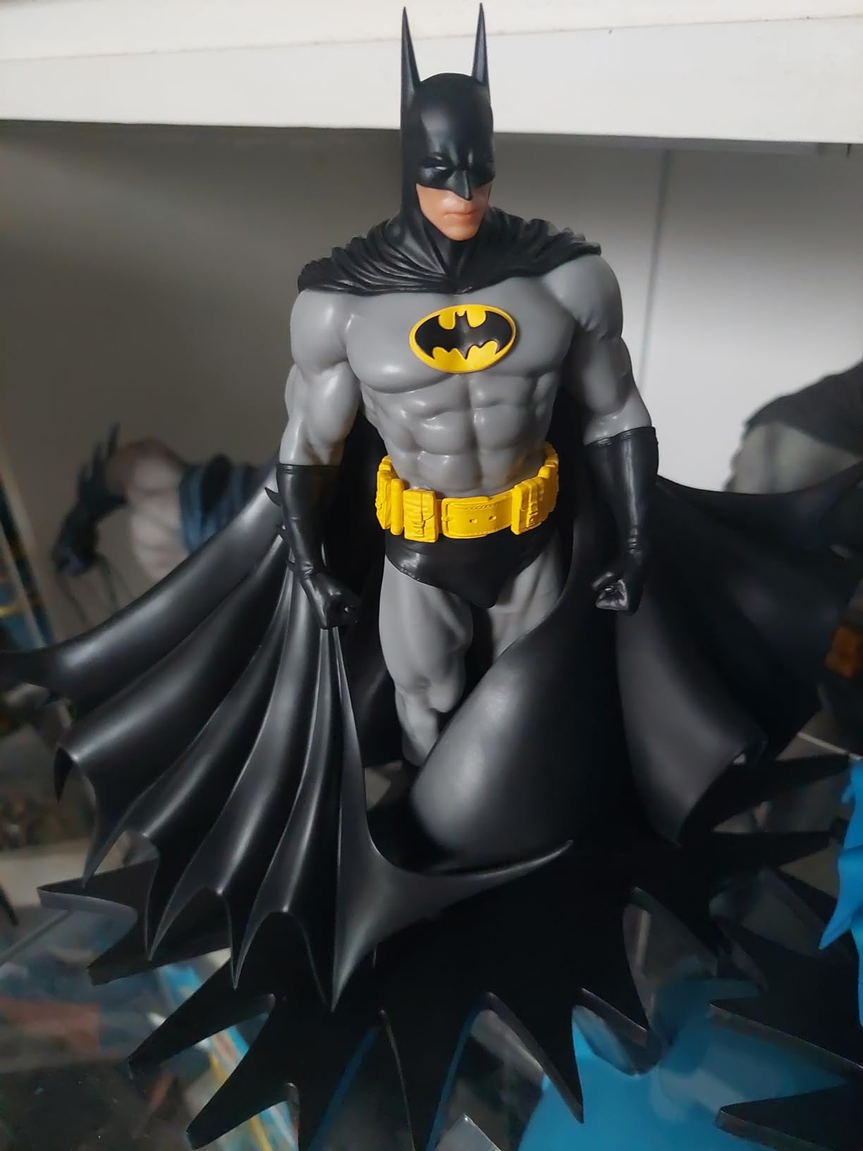 DC Heroes: Batman (Black Version) Previews Exclusive 1:8 Scale Statue customer photo 1