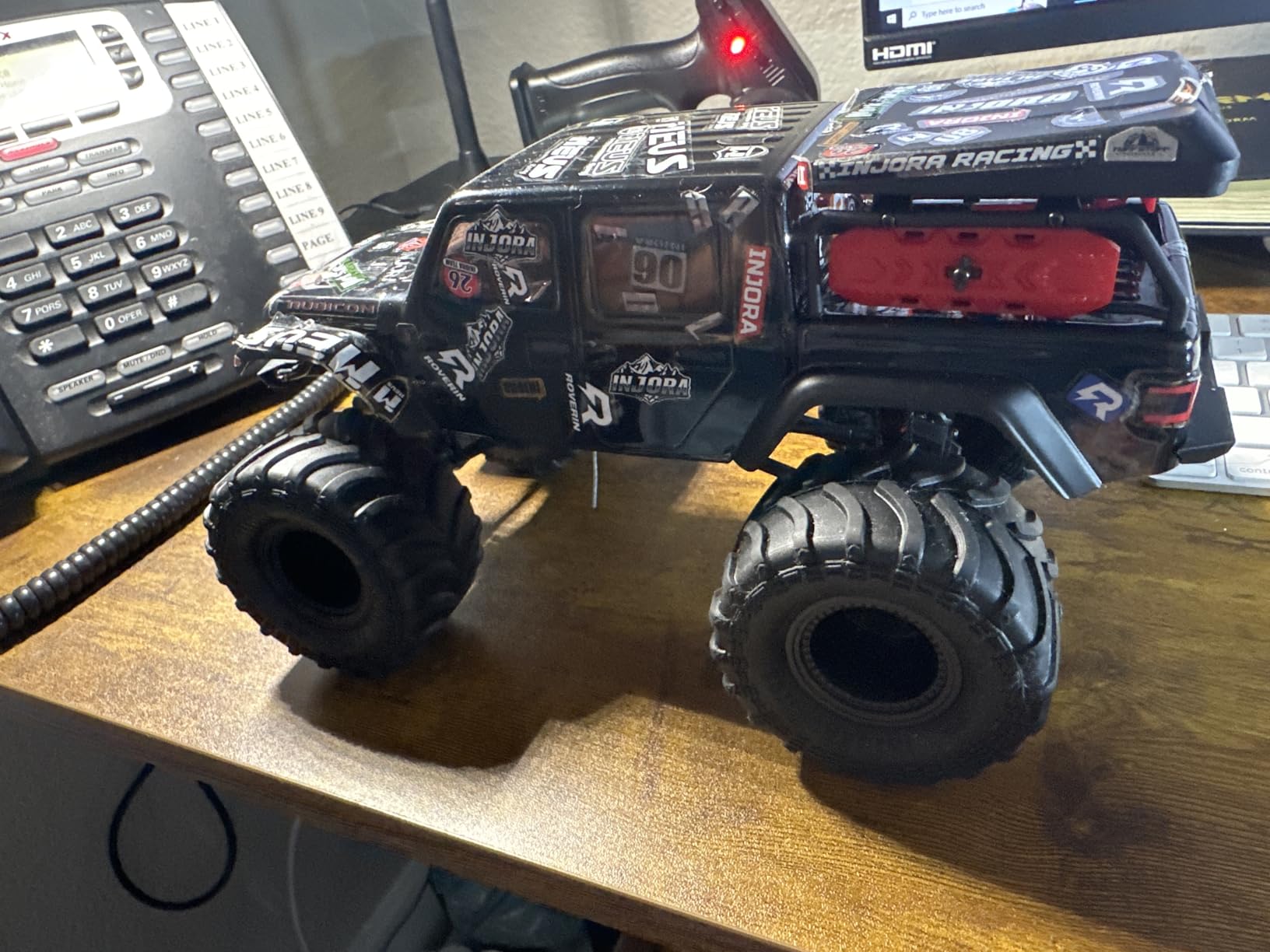 Axial SCX24 Jeep Gladiator RC Truck 4WD Rock Crawler Green AXI00005V2T3 customer photo 2