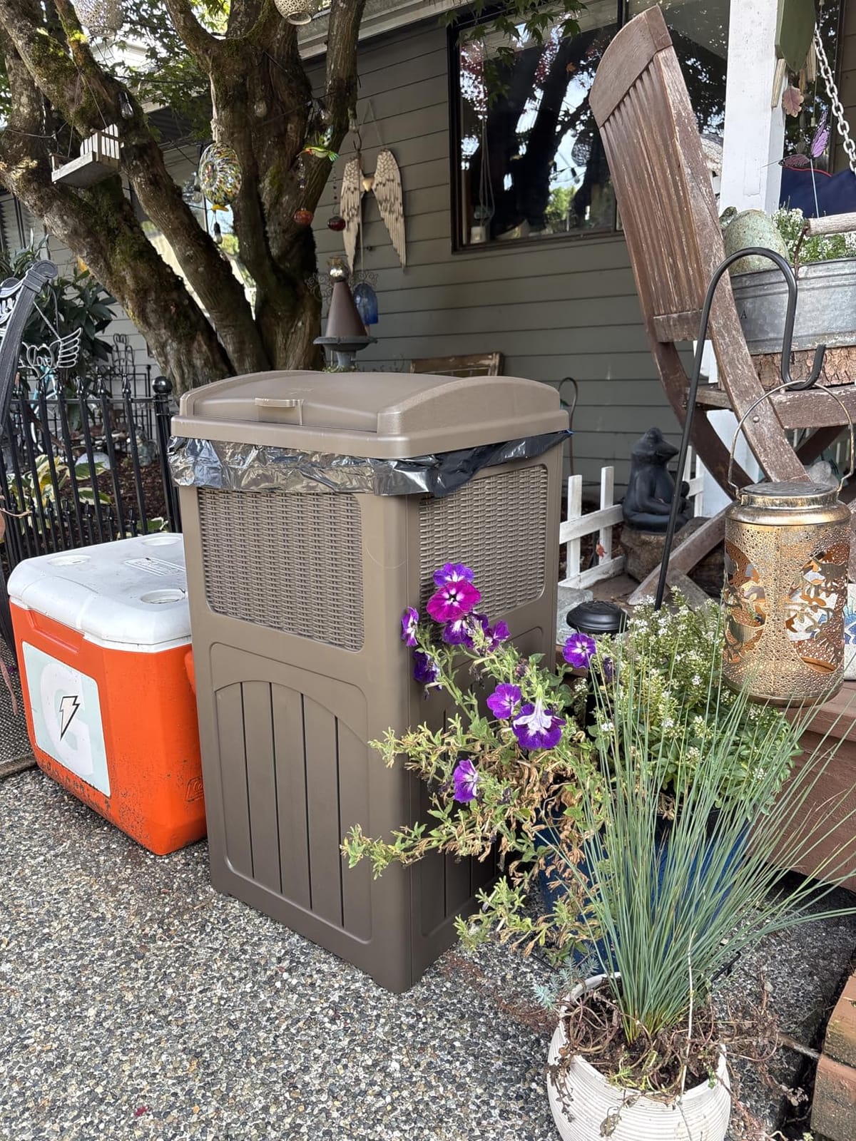 Devoko 33 Gallon Outdoor Trash Can, Hideaway Garbage Bins with Tiered Lid customer photo 1