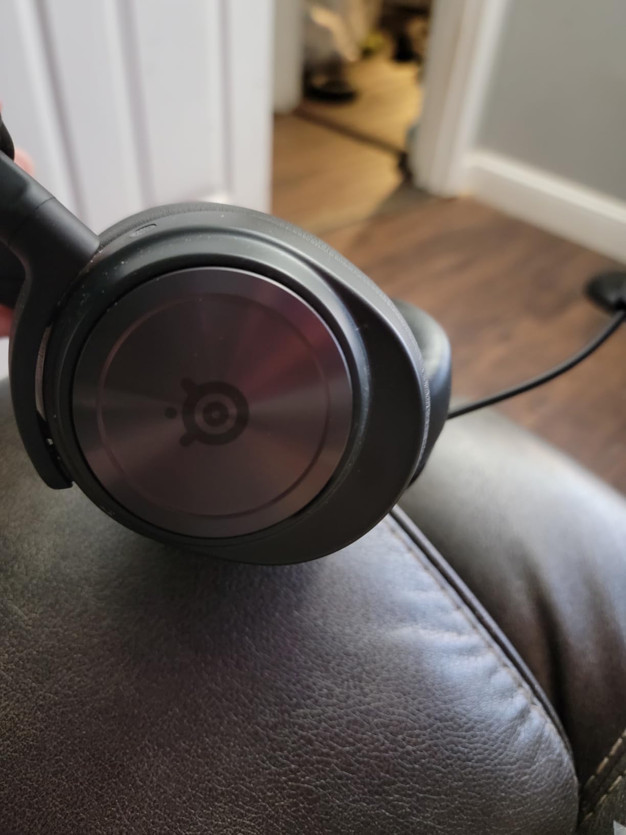 SteelSeries Arctis Nova Pro Wireless Multi-System Gaming Headset - Neodymium Magnetic Drivers - Active Noise Cancellation - Infinity Power System - Gen 2 Mic - PS5, PS4, PC, Switch, Mobile - White customer photo 1