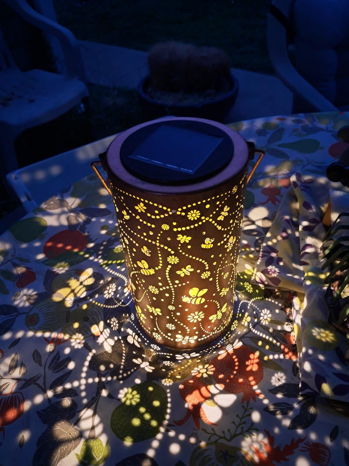 Bee Metal Solar Lanterns Outdoor Waterproof Hanging Solar Lights customer photo 1