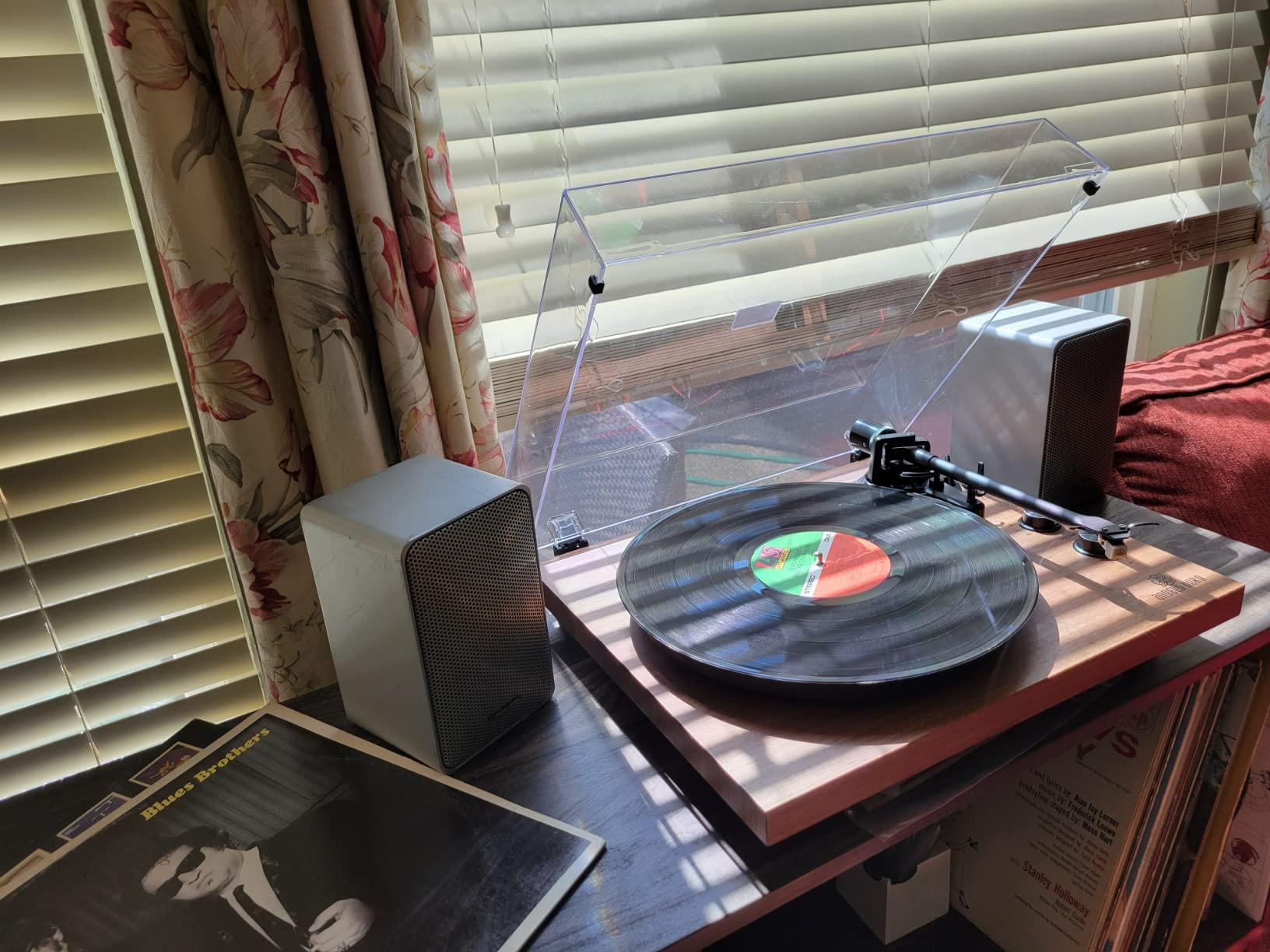 ANGELS HORN Vinyl Record Player with Speakers, Bluetooth Hi-Fi Turntable customer photo 1