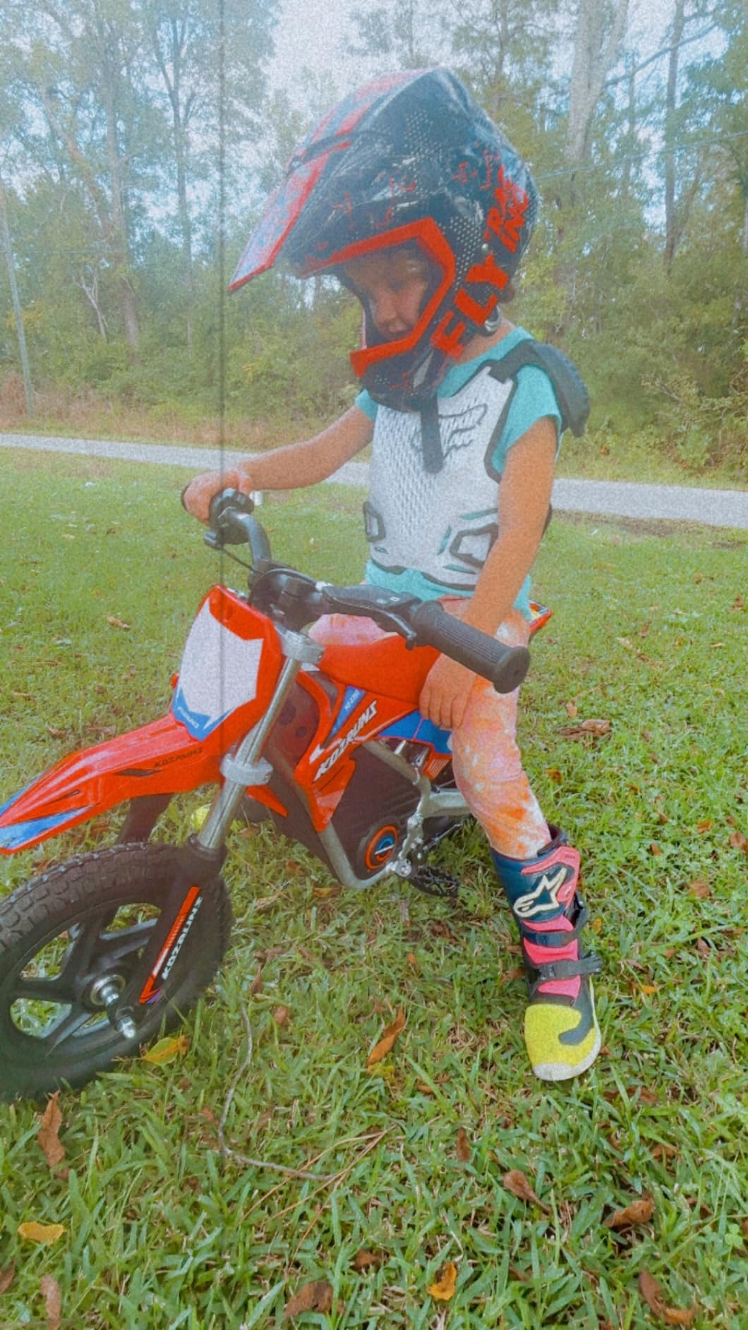 AIII Kids Electric Dirt Bike, 36V 350W, 18.6 MPH, 14-Inch, Ages 5-8 customer photo 1