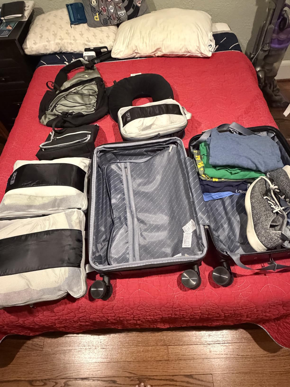 OlarHike 10 Set Compression Packing Cubes for Travel Essentials,Compressible Expandable Space Saver Bags for Organizing Clothes,Luggage Suitcase Garment Bags with Over 1000 pcs Mesh Holes(Black) customer photo 2