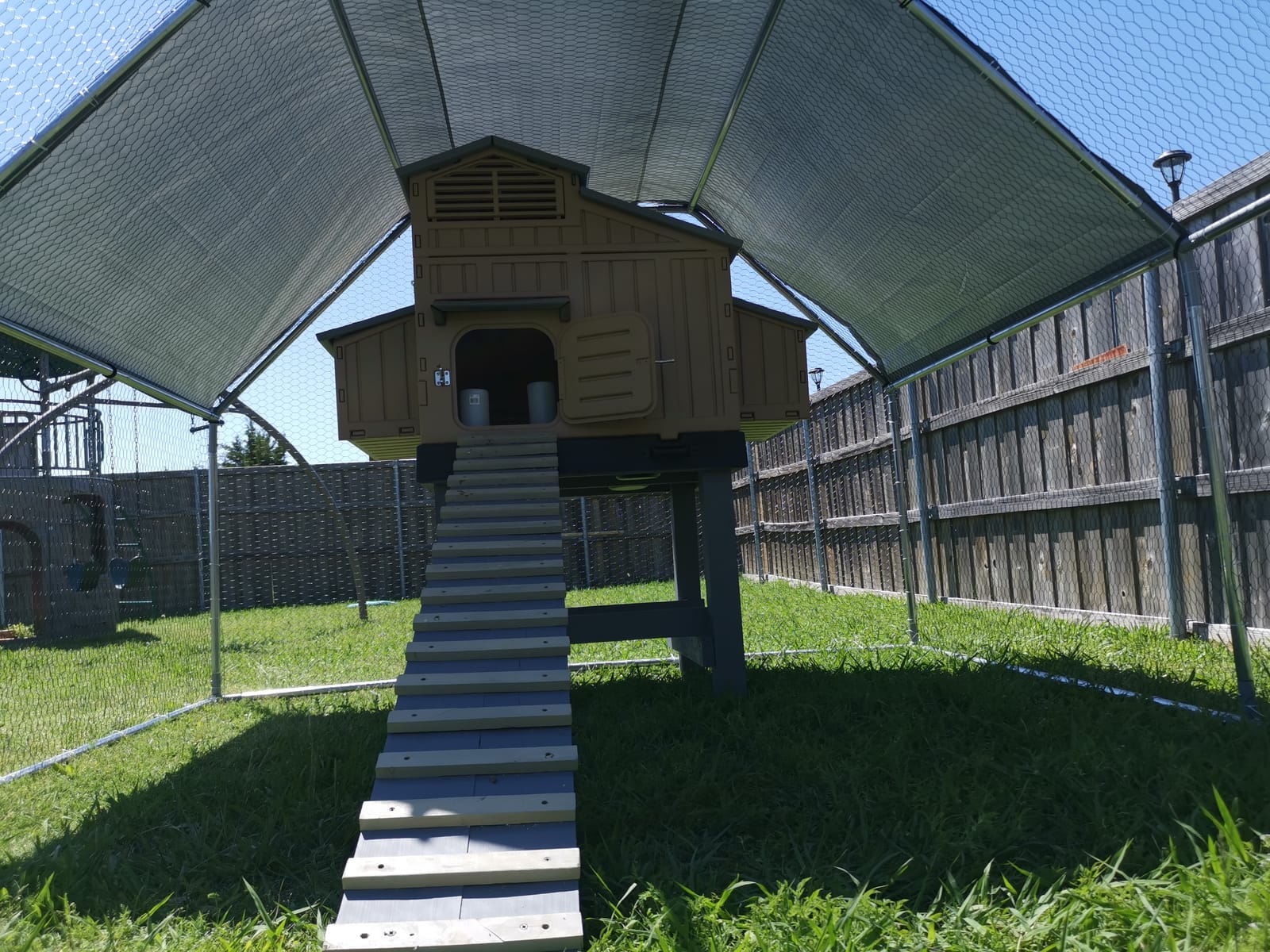 Polar Aurora Metal Chicken Coop, Large Outdoor Chicken Pen, Walk-in Chicken Run for 6-20 Chickens, Double Door Chicken House with Waterproof UV Protection Cover for Backyard (Spire-L) customer photo 1