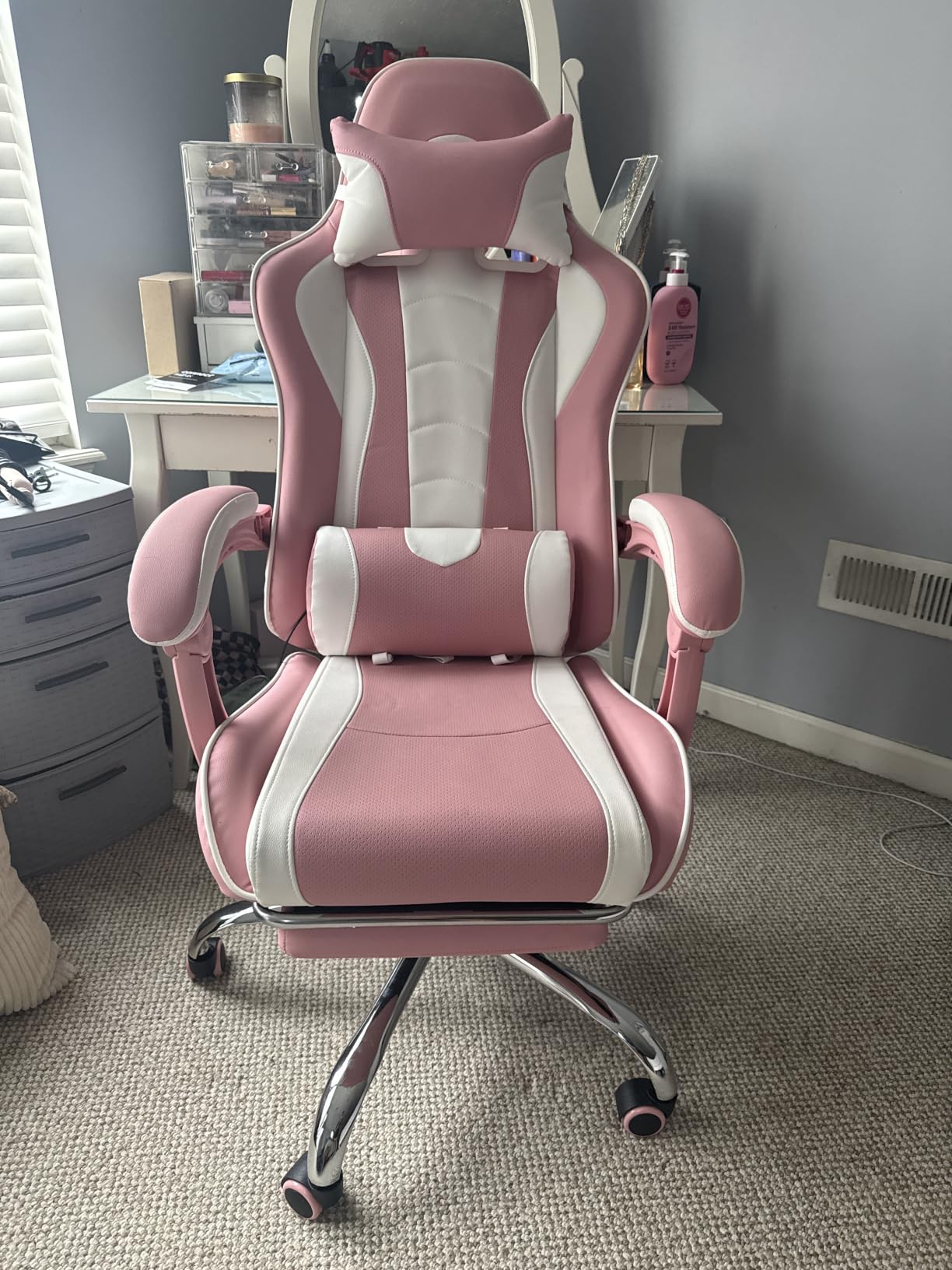 Yaheetech Gaming Chair with Footrest Massage Lumbar Pillow Black and White customer photo 1