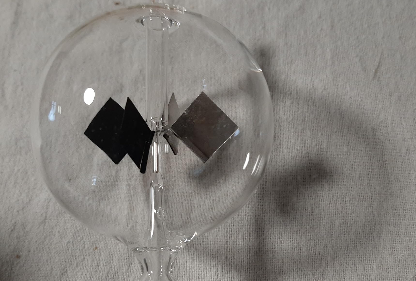 Crookes Radiometer Solar Power Spinning Vanes Glass Windmill for Party Home Decoration Gift customer photo 1