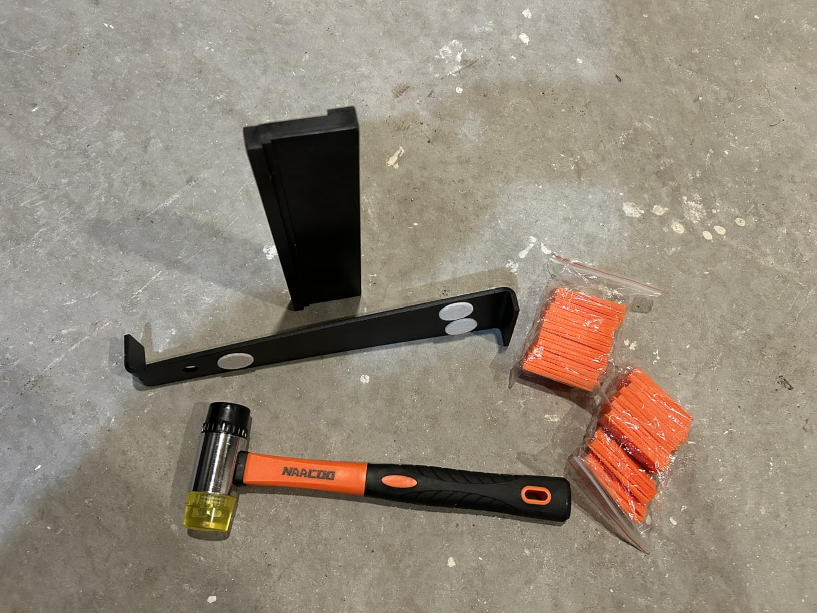 NAACOO Laminate Flooring Tools, Universal 4 in 1 Floor Installation Kit | Tapping Block-Double Sided with Notches, Pull Bar, 40Pcs Floor Spacers, Rubber Mallet customer photo 2