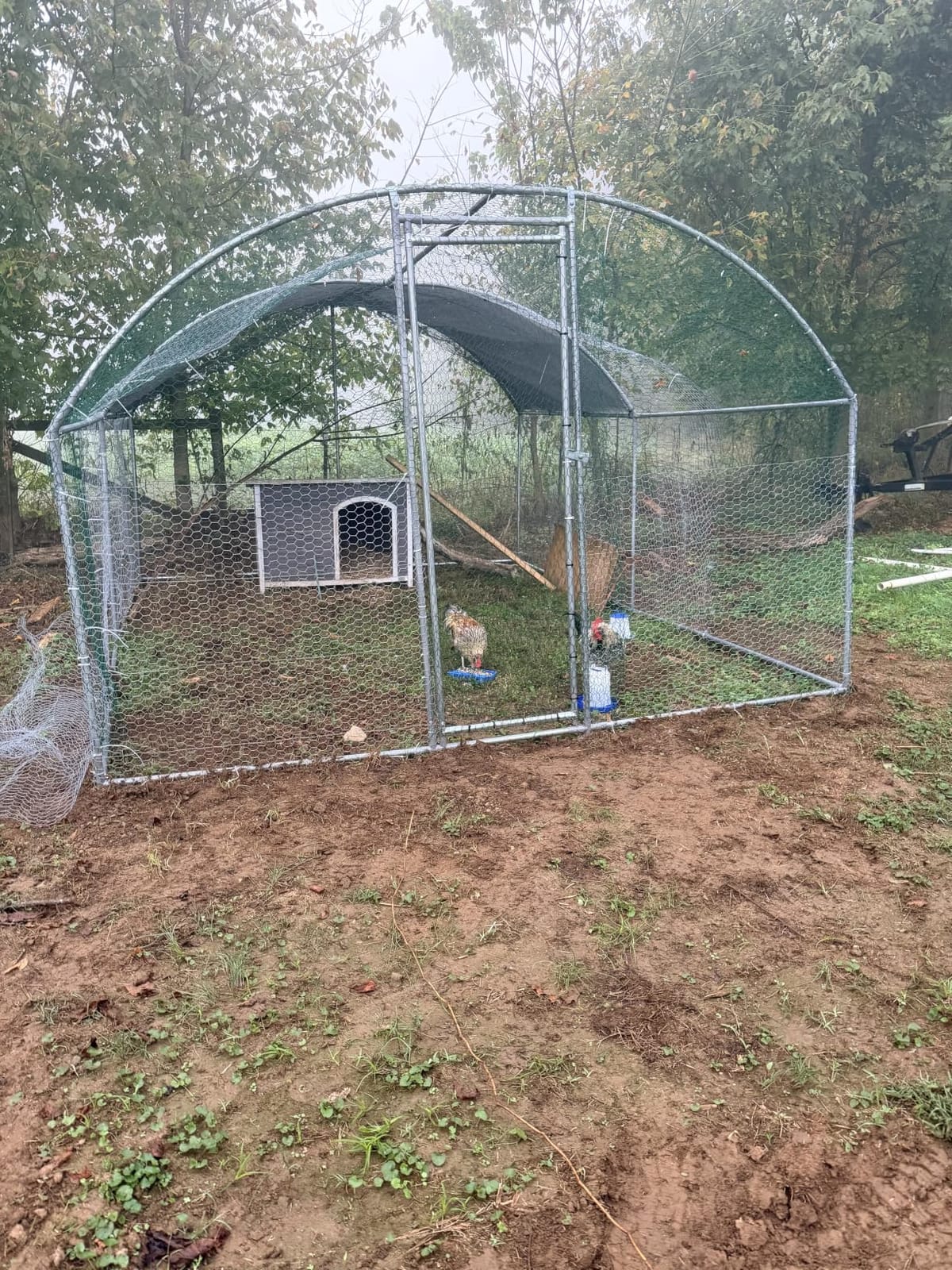 VEVOR Large Metal Chicken Coop with Run, 9.8x26.5x6.5 ft Walk-in Chicken Runs for Yard with Cover, Spire Roof Hen House with Security Lock for Outdoor and Backyard, Farm, Duck Rabbit Cage Poultry Pen customer photo 1