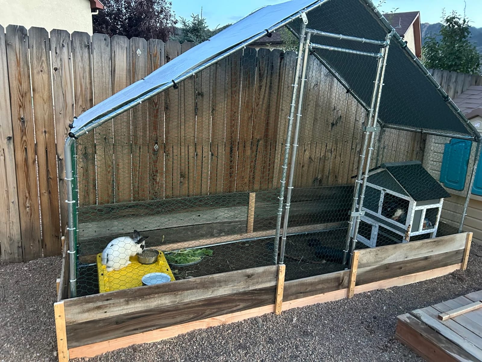VEVOR Large Metal Chicken Coop with Run, 9.8x26.5x6.5 ft Walk-in Chicken Runs for Yard with Cover, Spire Roof Hen House with Security Lock for Outdoor and Backyard, Farm, Duck Rabbit Cage Poultry Pen customer photo 2