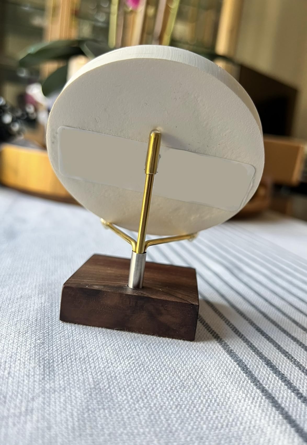 Hipiwe Crystal Rock Display Stand with Adjustable Metal Arms and Wood Base | Geodes Easel Holder for Displaying Rock Mineral Agate Coral Seashell Belt Buckle and Small Collectibles customer photo 1