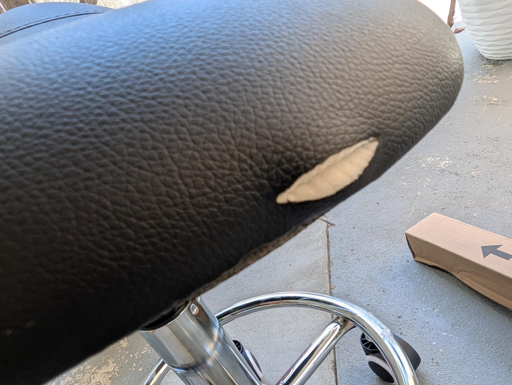 YEEZEE Saddle Stool Ergonomic, Saddle Chair with Wheels, Dark Black customer photo 1