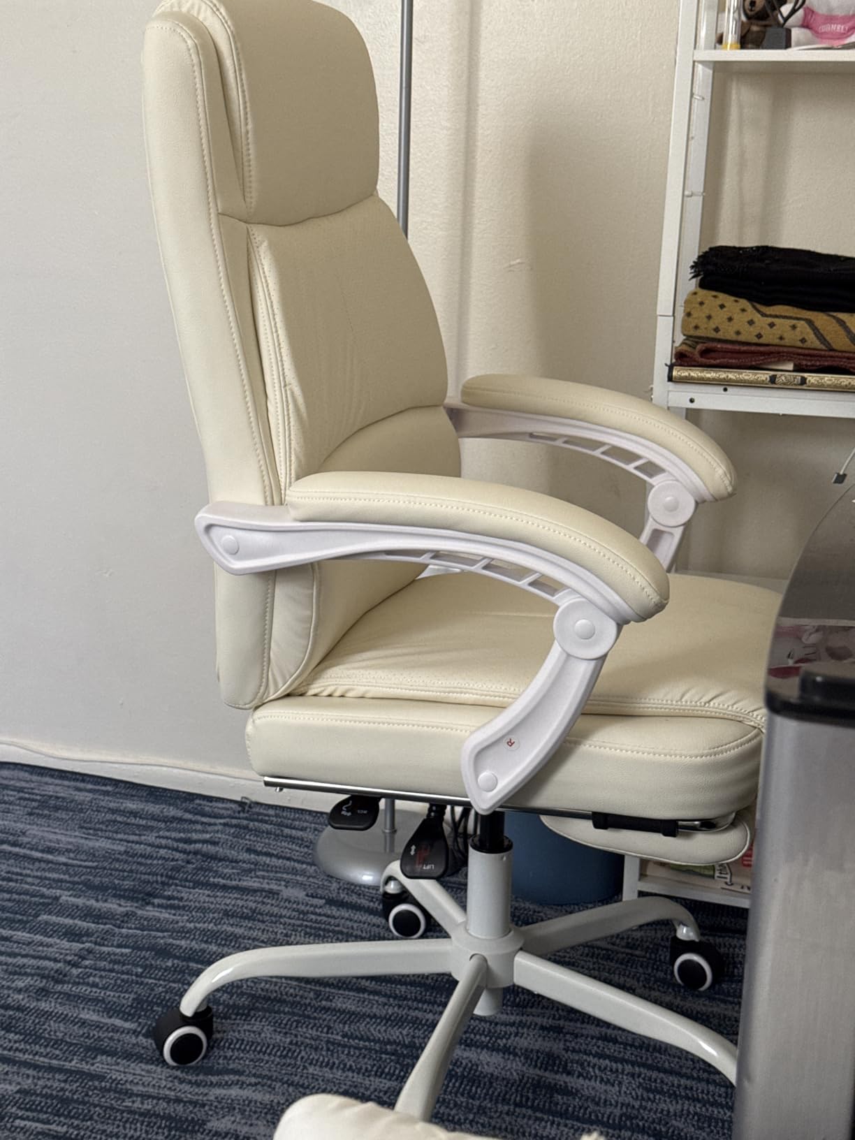 Misolant Big and Tall Office Chair with Footrest, High Back Desk Chair with Linkage Armrest, 90-155° Recline Executive Computer Chairs with Adjustable Height for Home customer photo 1