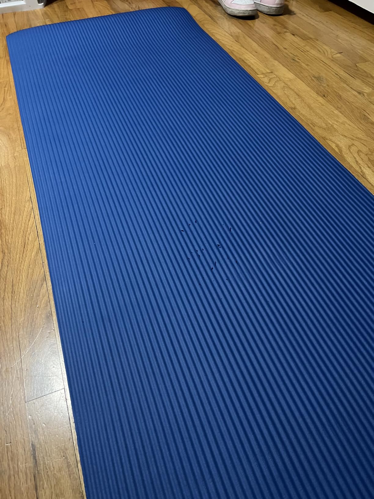 Amazon Basics Extra Thick Exercise Yoga Mat with Carrying Strap customer photo 2