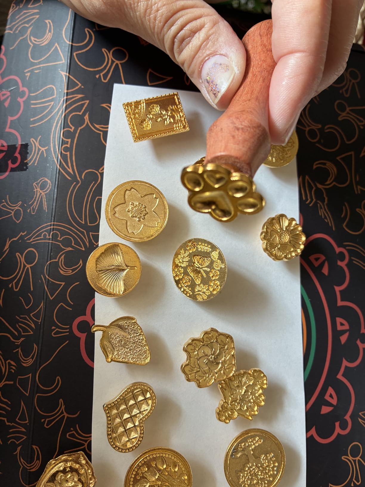 Draupnir Wax Seal Stamp Kit, 21pcs Vintage Classic Sealing Wax Stamp Heads with Wooden Handle, Gold, Ideal for Wedding, Party Invitations, Gift Wrapping customer photo 1