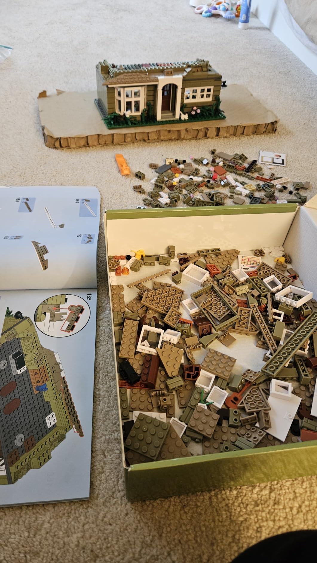 Modern House Building Set, Warm Family Comedy TV Sitcoms The Dunphy's House Building Set Compatible with Lego Gifts for Fans and Adults and Girls Aged 14+ (1176 PCS) customer photo 1