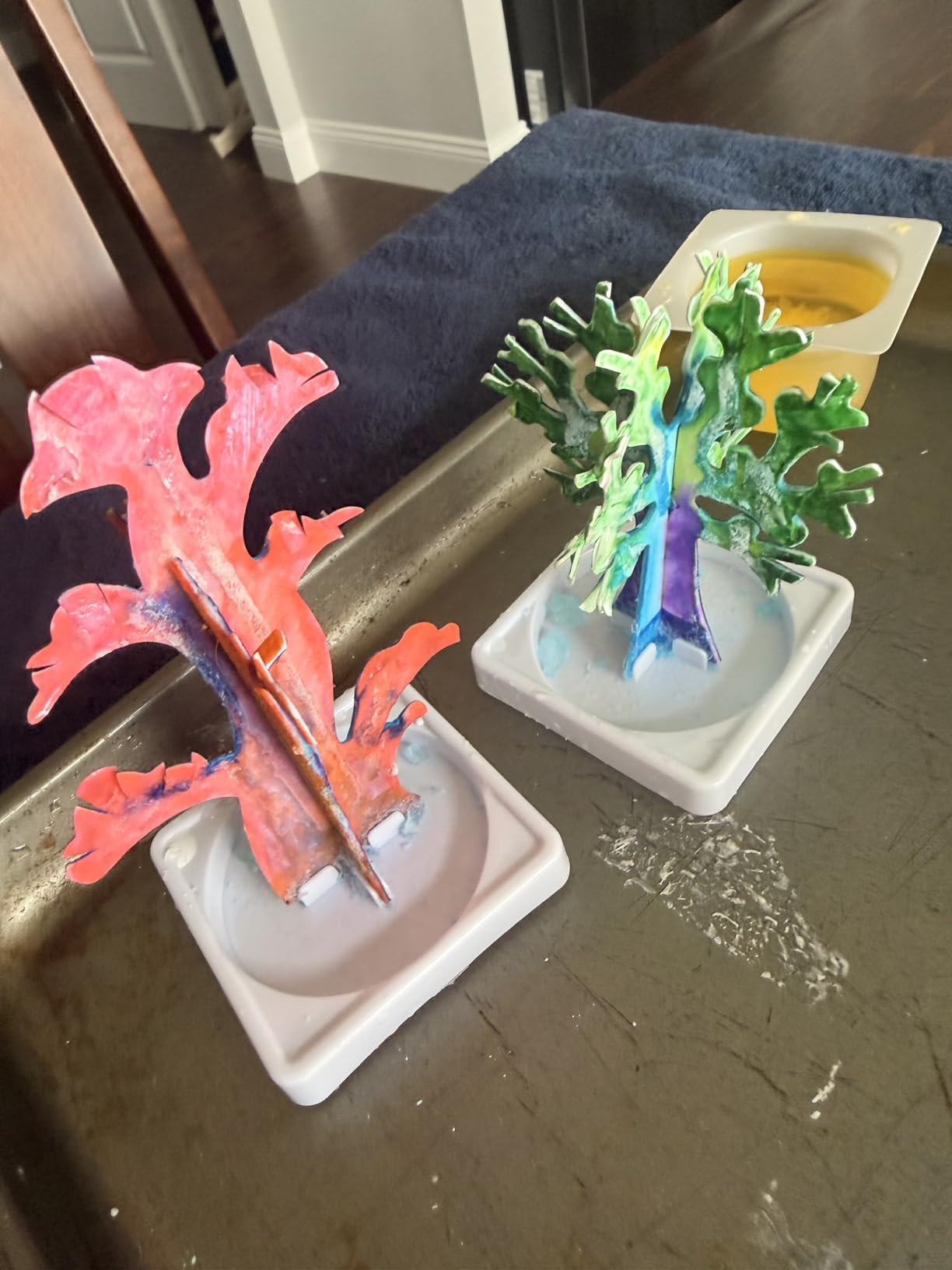 National Geographic Crystal Growing Kit with 5 Unique Activities | Glow-in-the-Dark Crystal, Underwater Crystals, Crystal Trees and Dinosaur Figure, STEM Science Activity, Birthday Gift customer photo 1