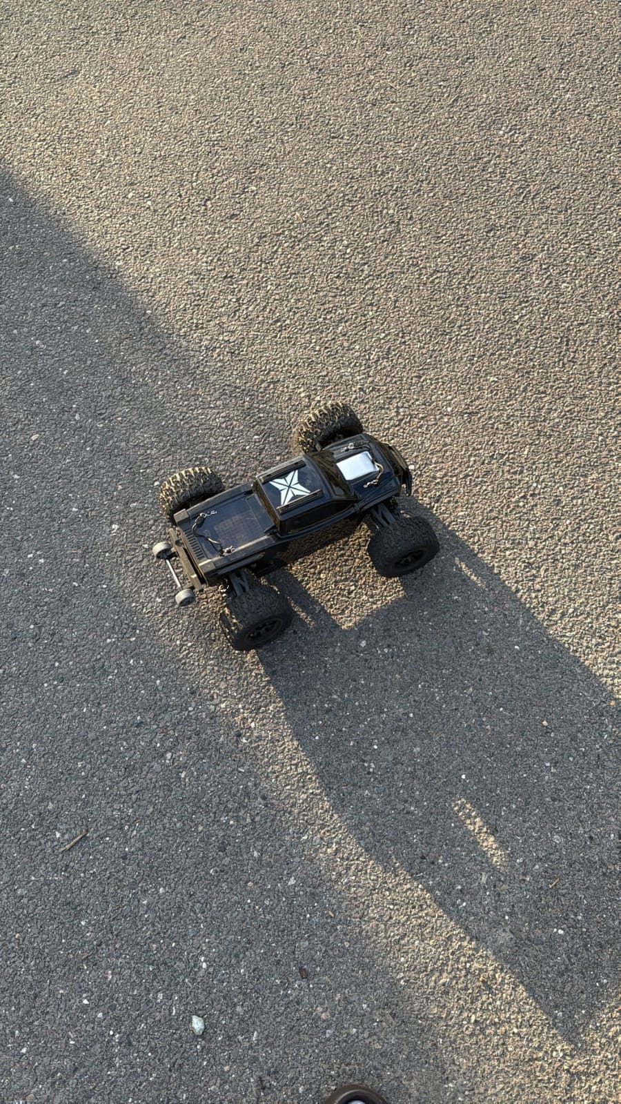 RIAARIO 1/10 Brushless RC Cars, 50+ MPH, 4WD, Waterproof, Carbon Fiber customer photo 1