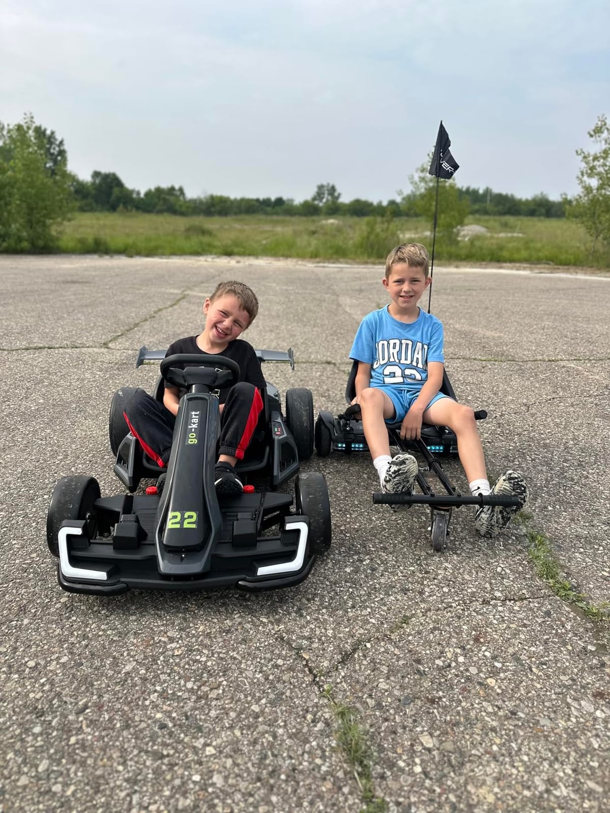 KerryYoo K61 Go Kart Electric Drift Kart with Length Adjustable Seat, 24V Ride on Toys with 4 Speed Mode,300W Outdoor Ride On Crazy Kart, 8.5 MPH, Bluetooth - Blue customer photo 1