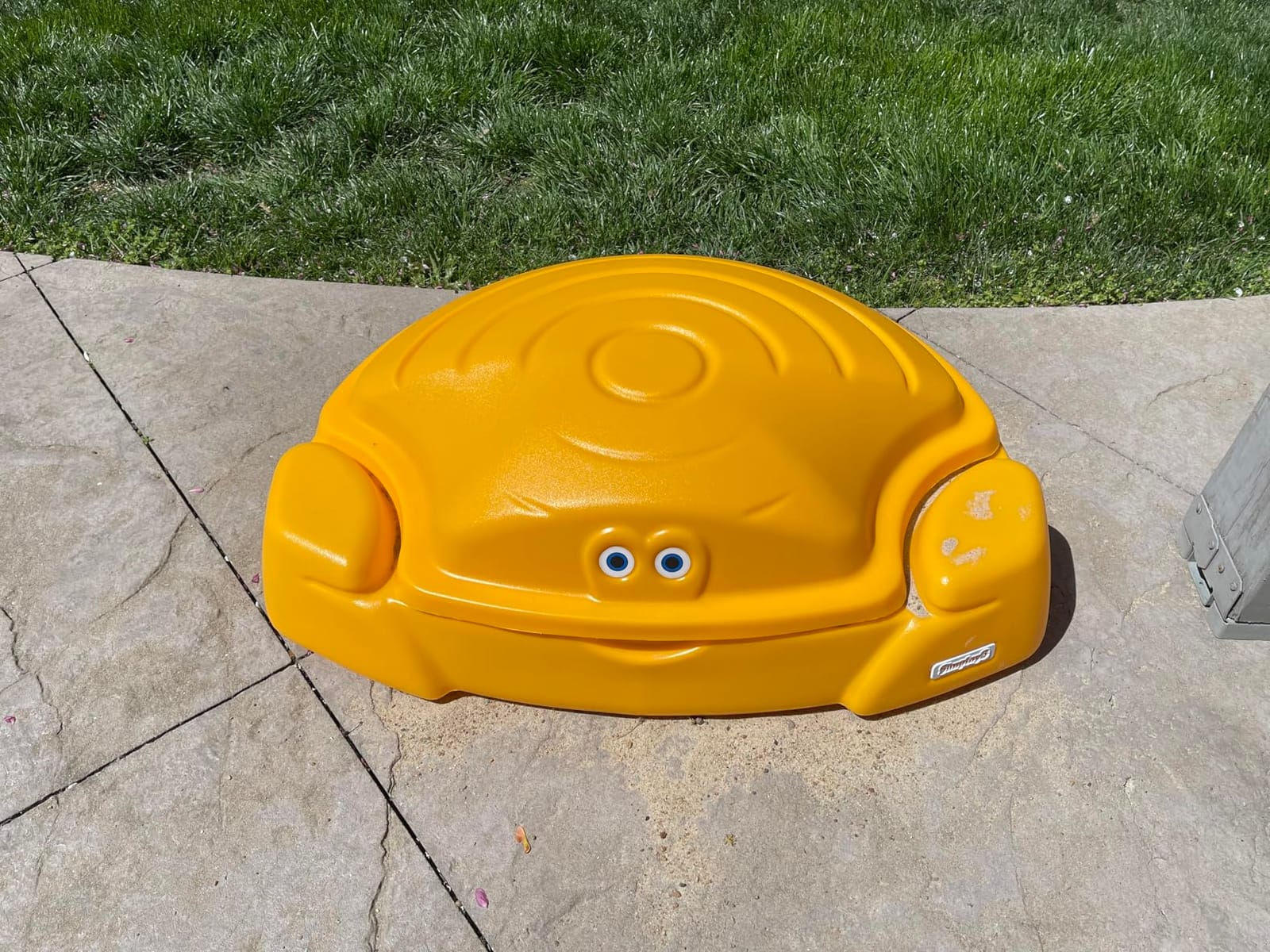 Simplay3 Coastal Crab Fully Assembled Sandbox for Kids, Toddler Outdoor Sand Box with Lid for Playground, Backyard, Ages 1.5 to 5 Years, Made in USA, Teal customer photo 1
